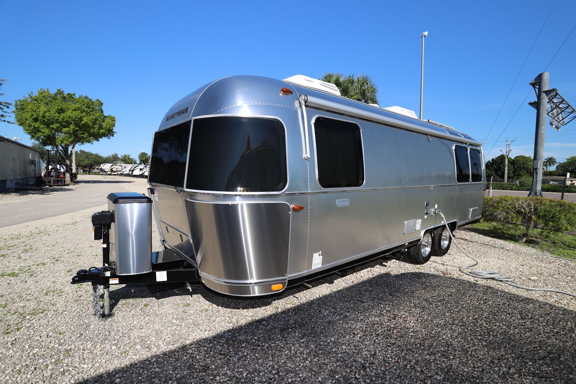 New 2021 Airstream Globetrotter 27FB Travel Trailer  For Sale