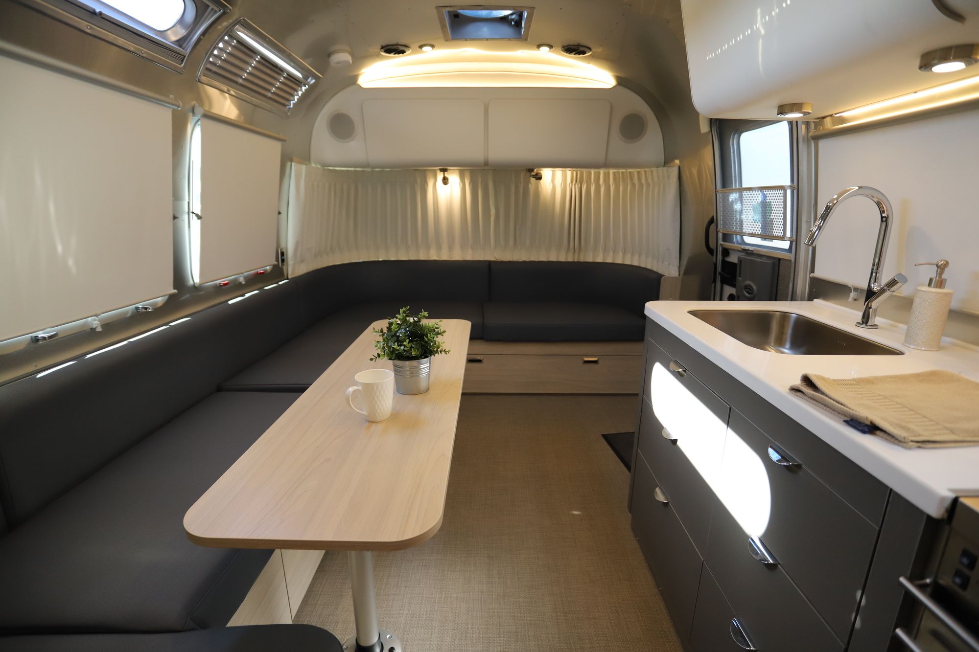 New 2020 Airstream Globetrotter 30RB Travel Trailer  For Sale