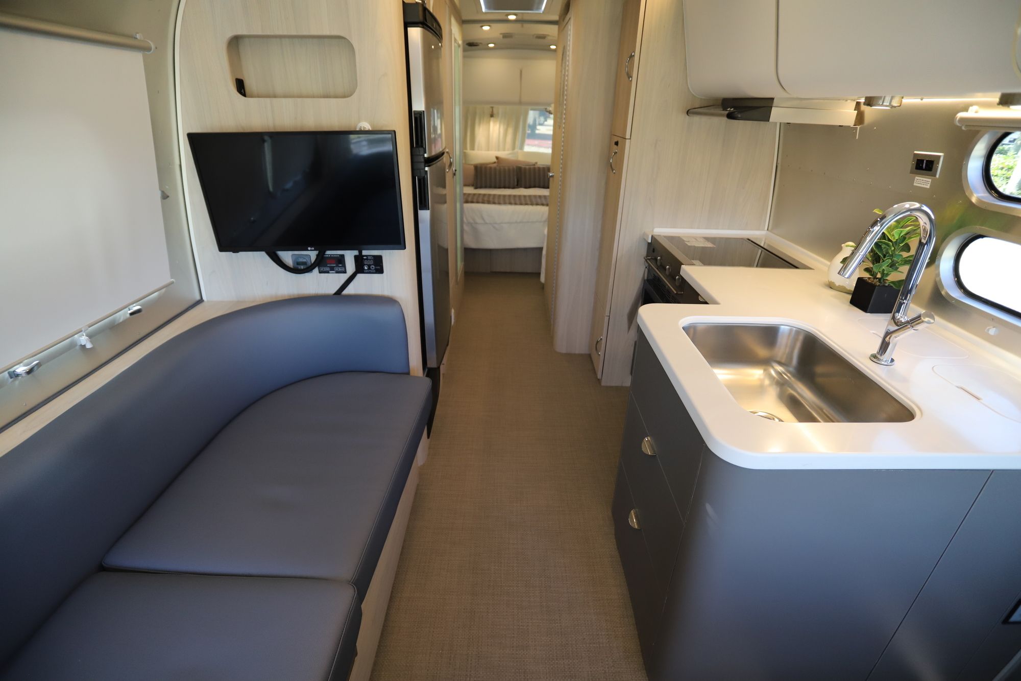 New 2021 Airstream Globetrotter 27FB Travel Trailer  For Sale