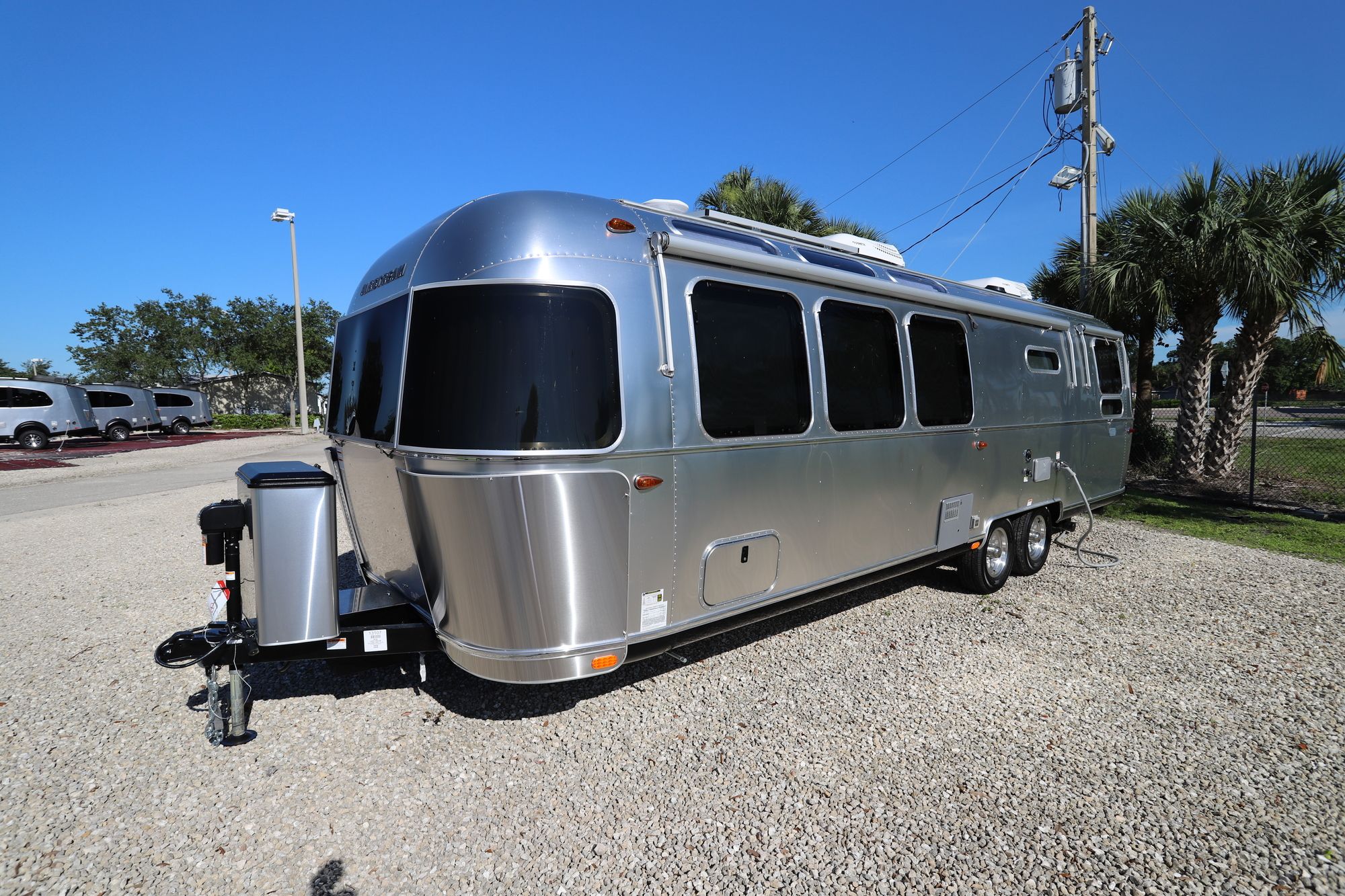 New 2020 Airstream Globetrotter 30RB Travel Trailer  For Sale