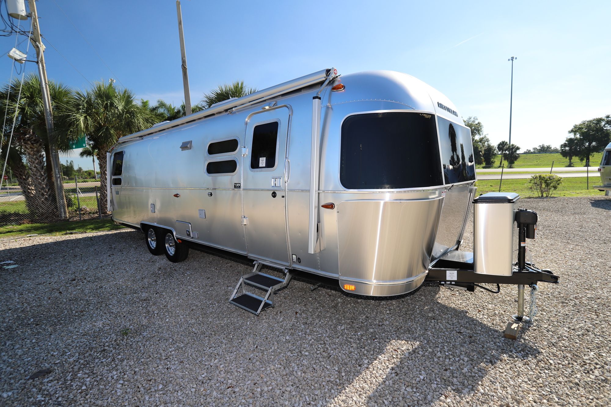 New 2020 Airstream Globetrotter 30RB Travel Trailer  For Sale