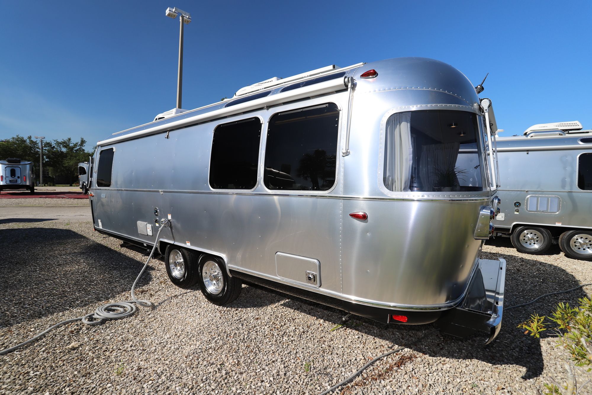 New 2021 Airstream Globetrotter 27FB Travel Trailer  For Sale