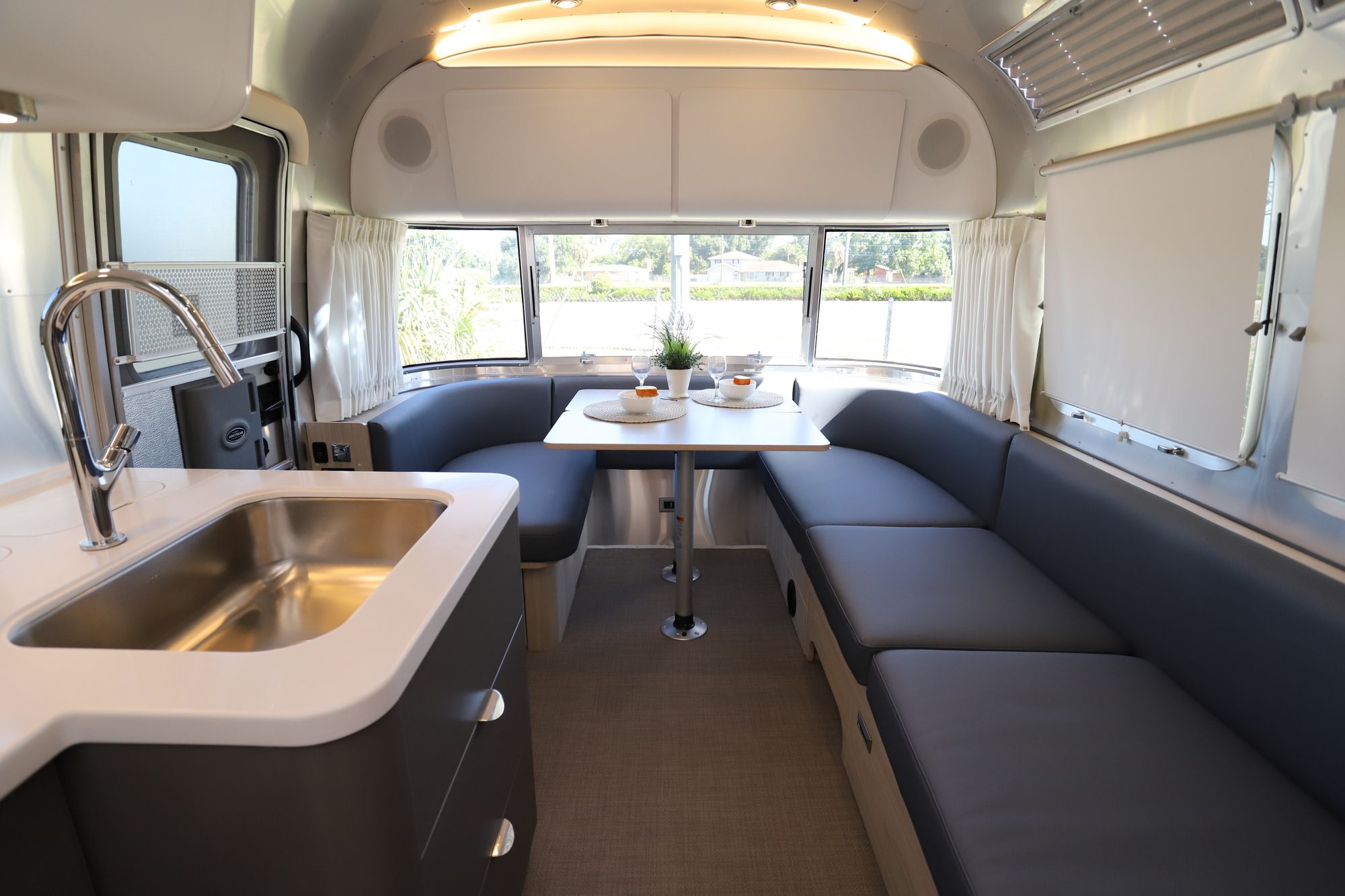 New 2021 Airstream Globetrotter 27FB Travel Trailer  For Sale