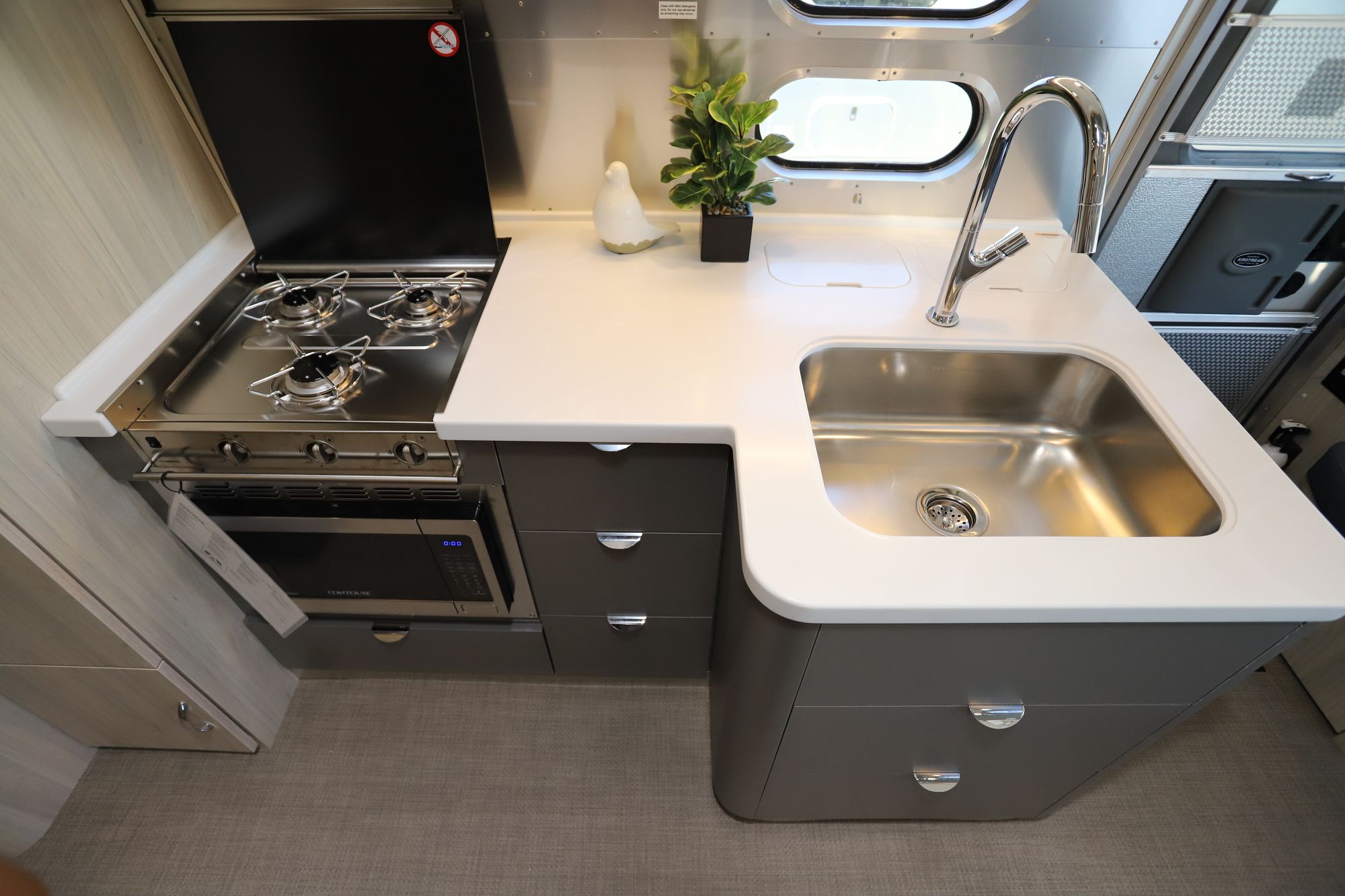 New 2021 Airstream Globetrotter 27FB Travel Trailer  For Sale