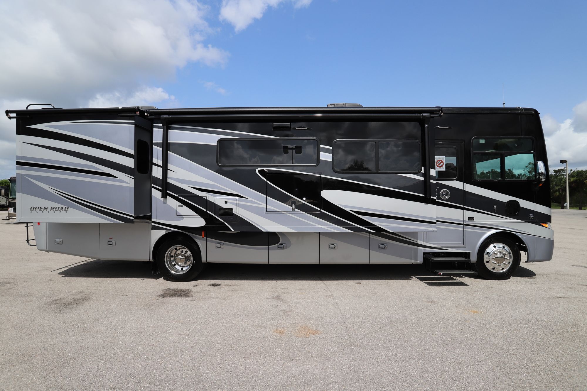 New 2021 Tiffin Motor Homes Allegro 34PA Class A  For Sale