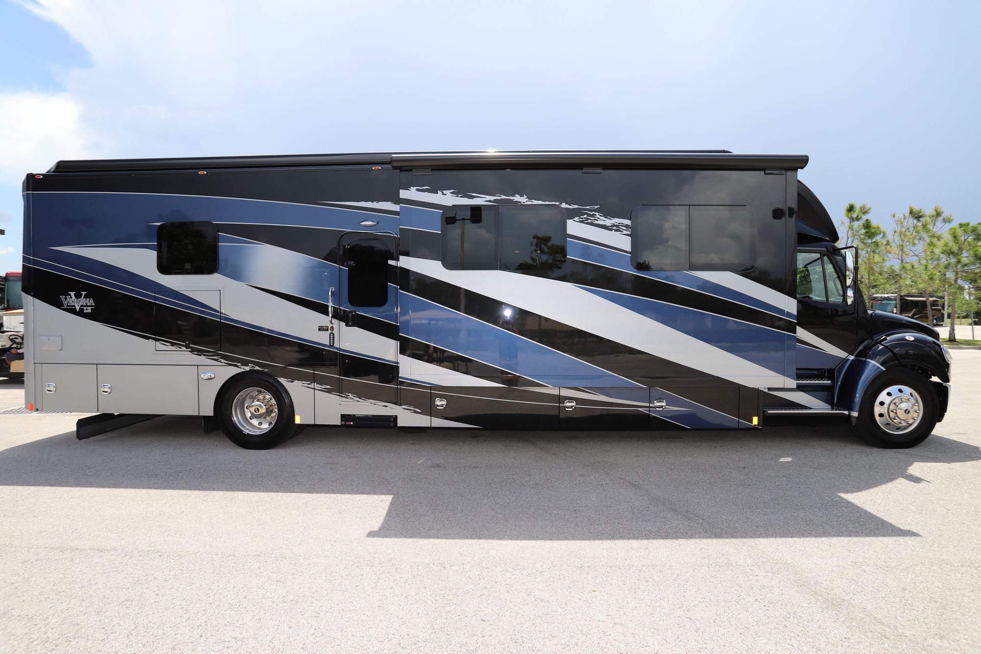 New 2021 Renegade Rv Verona Le 40LRB Super C  For Sale