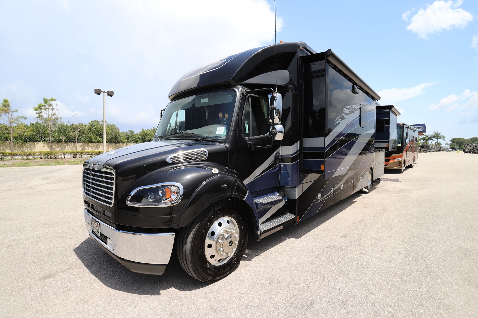 New 2021 Renegade Rv Verona Le 40LRB Super C  For Sale