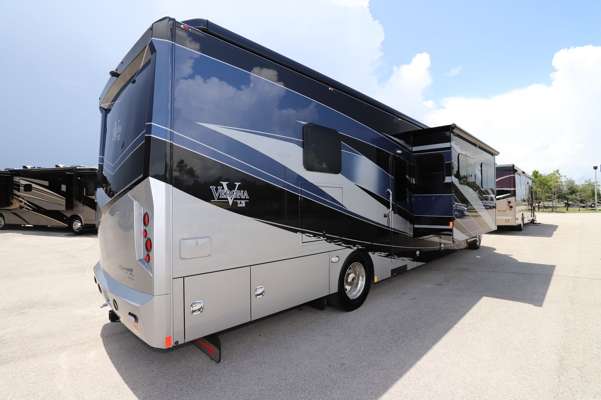 New 2021 Renegade Rv Verona Le 40LRB Super C  For Sale