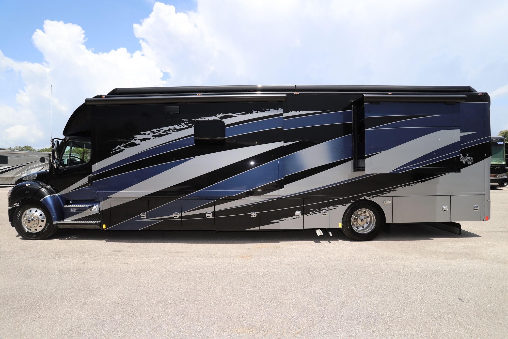 New 2021 Renegade Rv Verona Le 40LRB Super C  For Sale