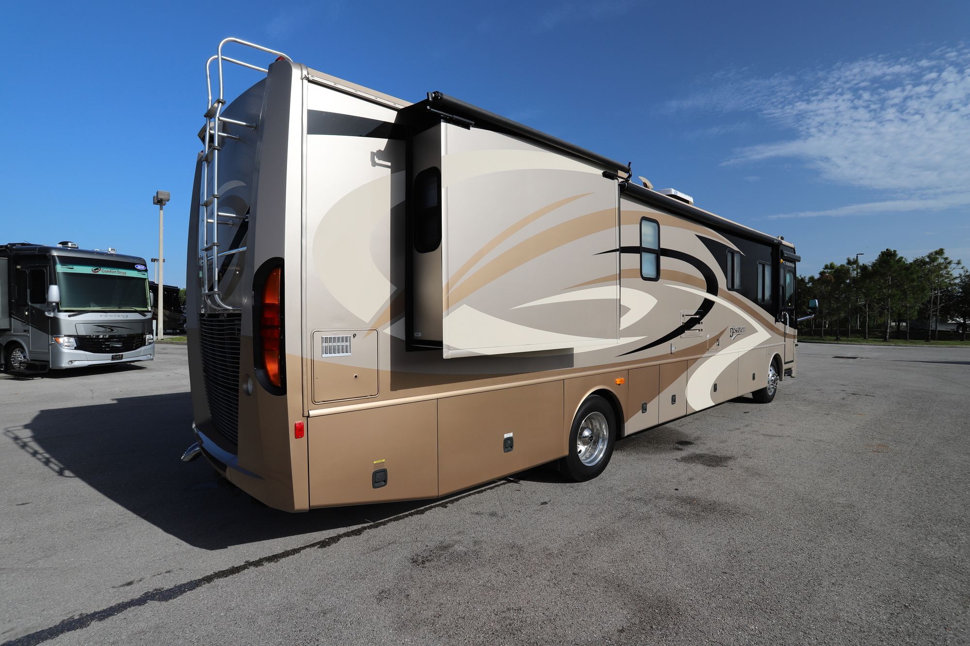 Used 2007 Fleetwood Discovery 39V Class A  For Sale