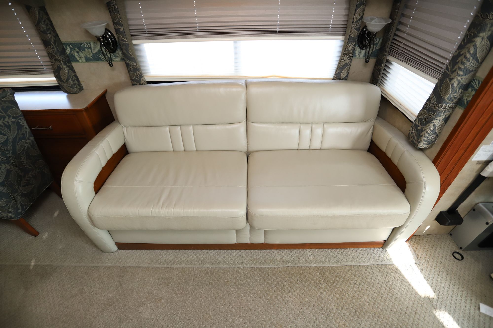 Used 2007 Fleetwood Discovery 39V Class A  For Sale