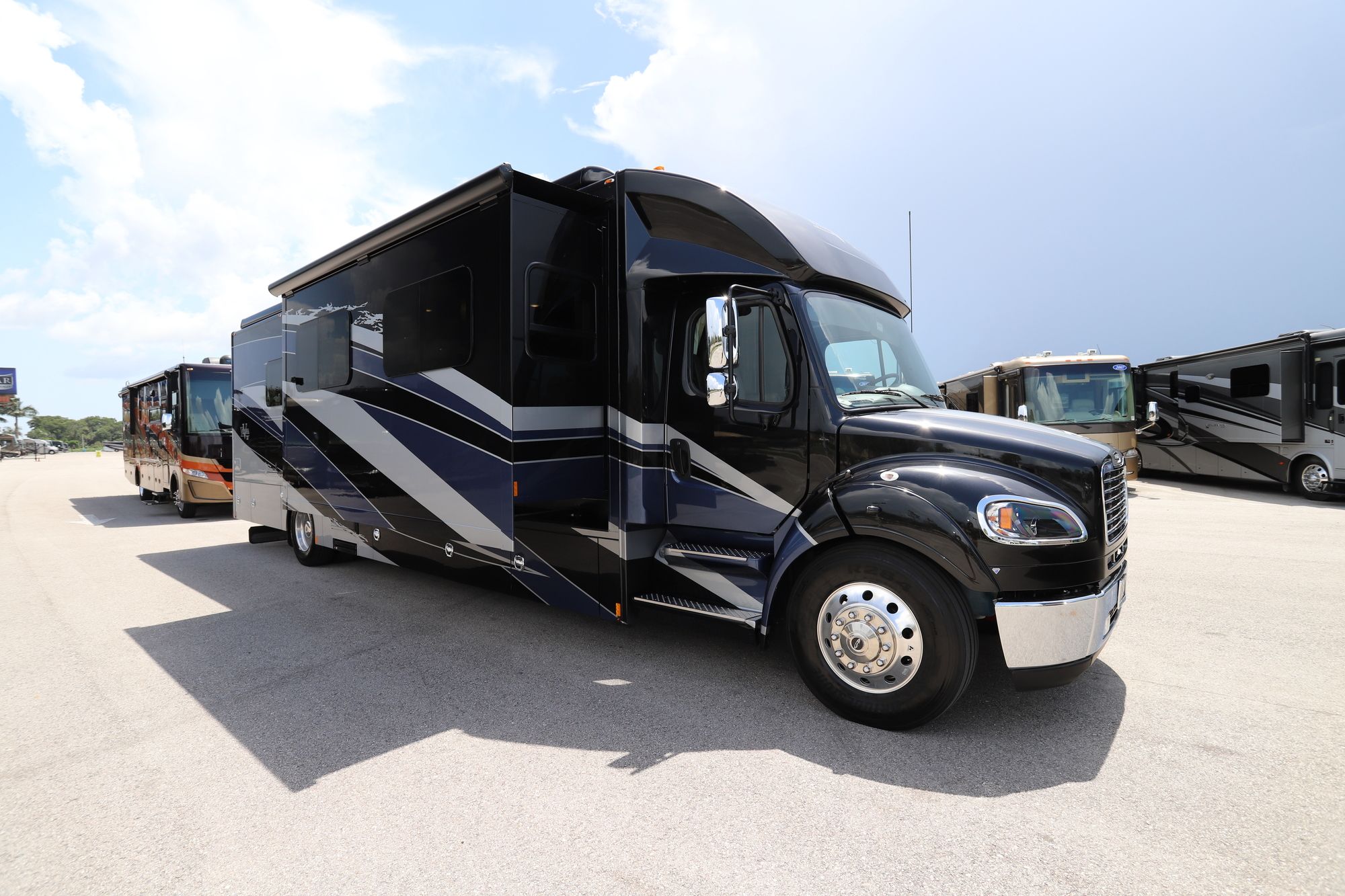 New 2021 Renegade Rv Verona Le 40LRB Super C  For Sale