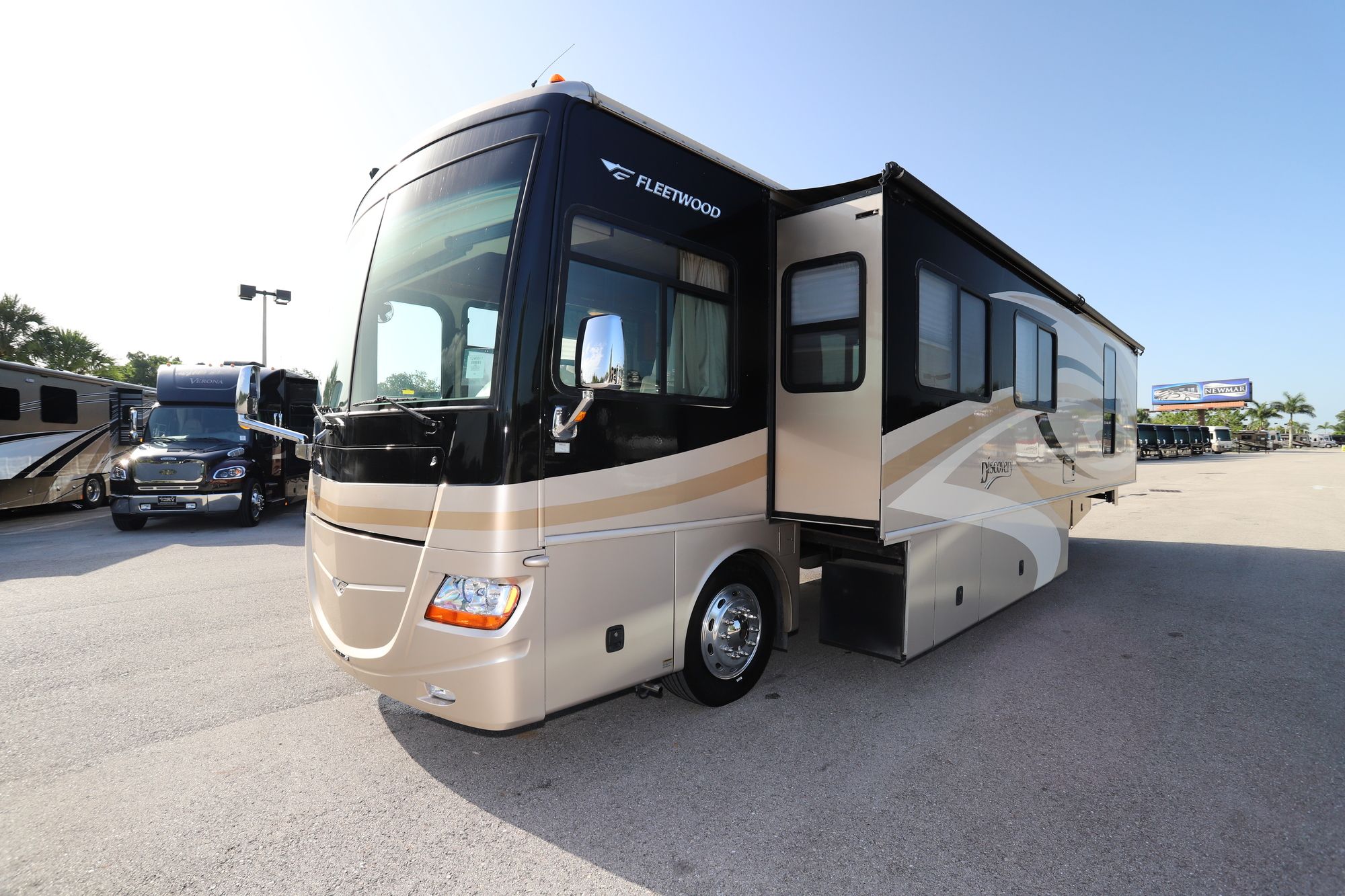 Used 2007 Fleetwood Discovery 39V Class A  For Sale