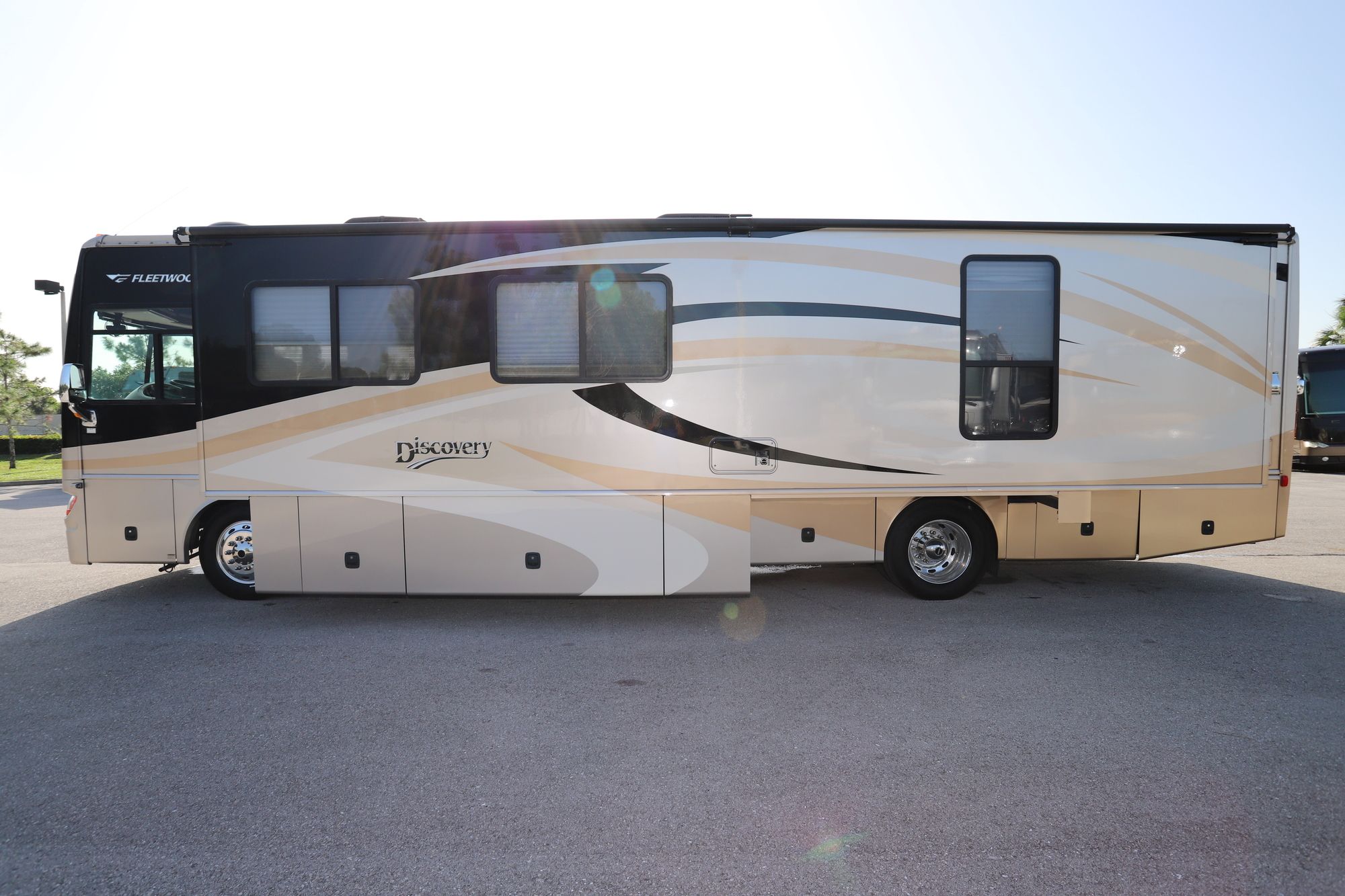 Used 2007 Fleetwood Discovery 39V Class A  For Sale