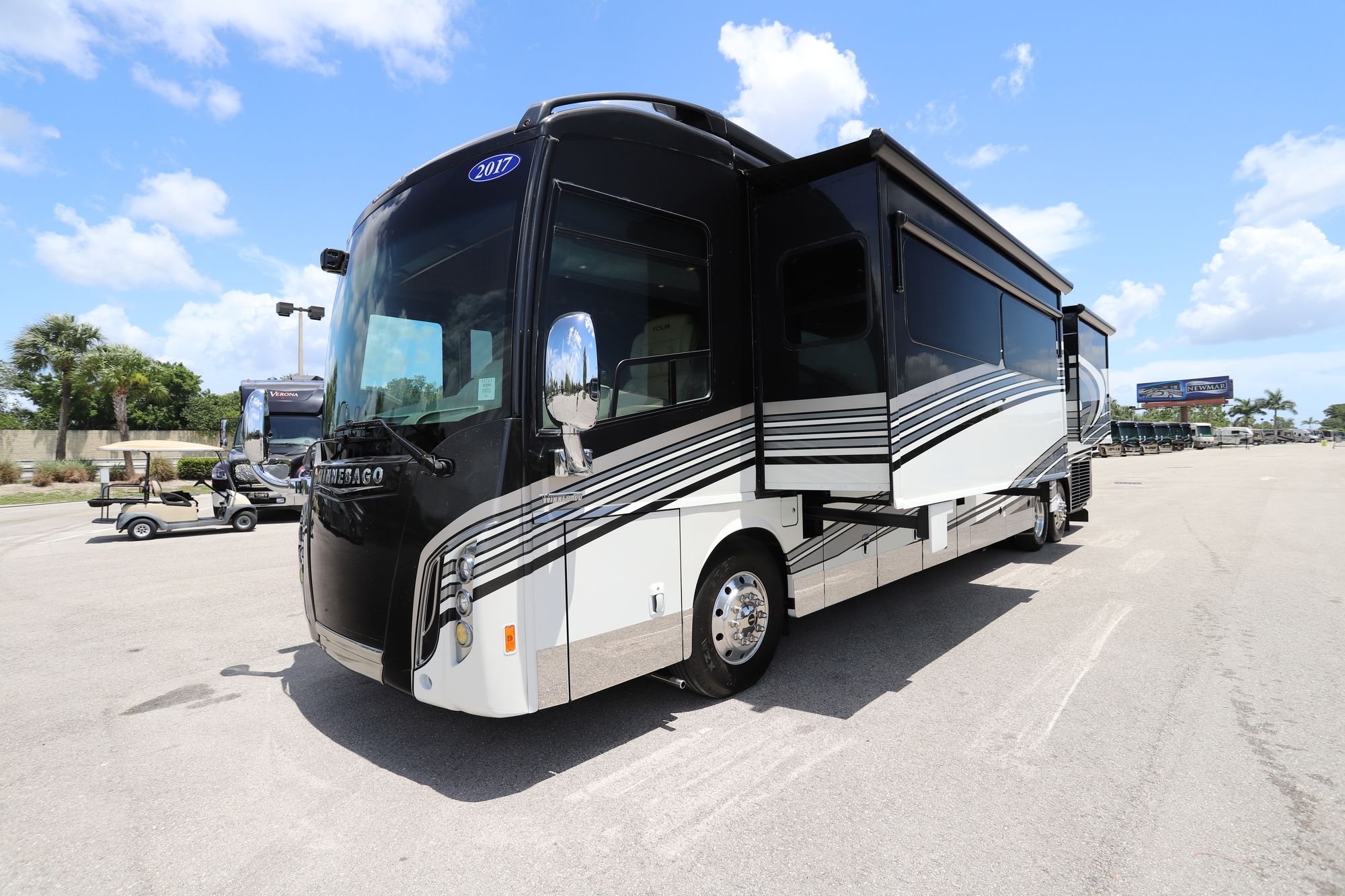 Used 2017 Winnebago Grand Tour 42RL Class A  For Sale