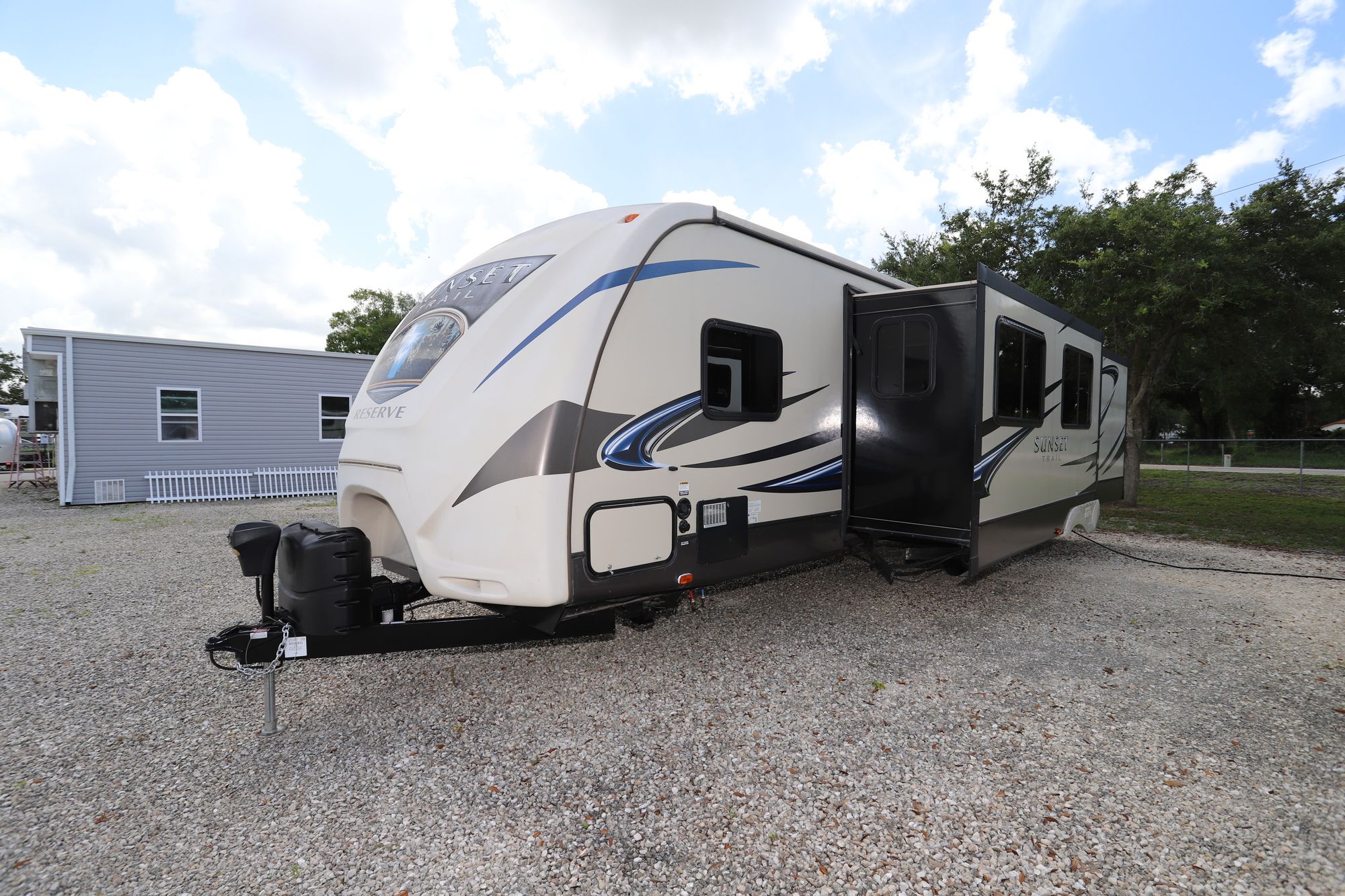 Used 2015 Crossroads Sunset Trail 32BH Travel Trailer  For Sale