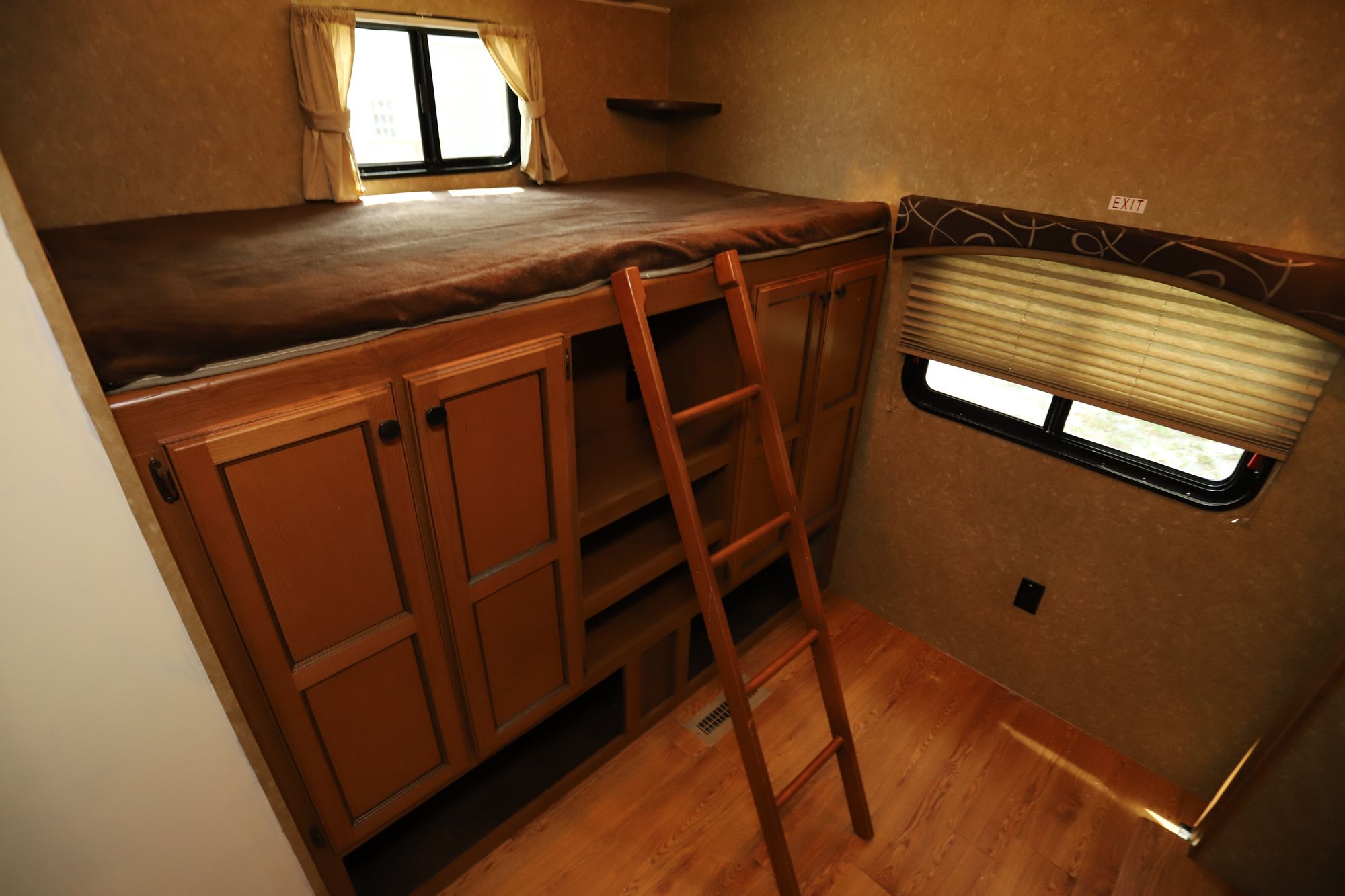 Used 2015 Crossroads Sunset Trail 32BH Travel Trailer  For Sale