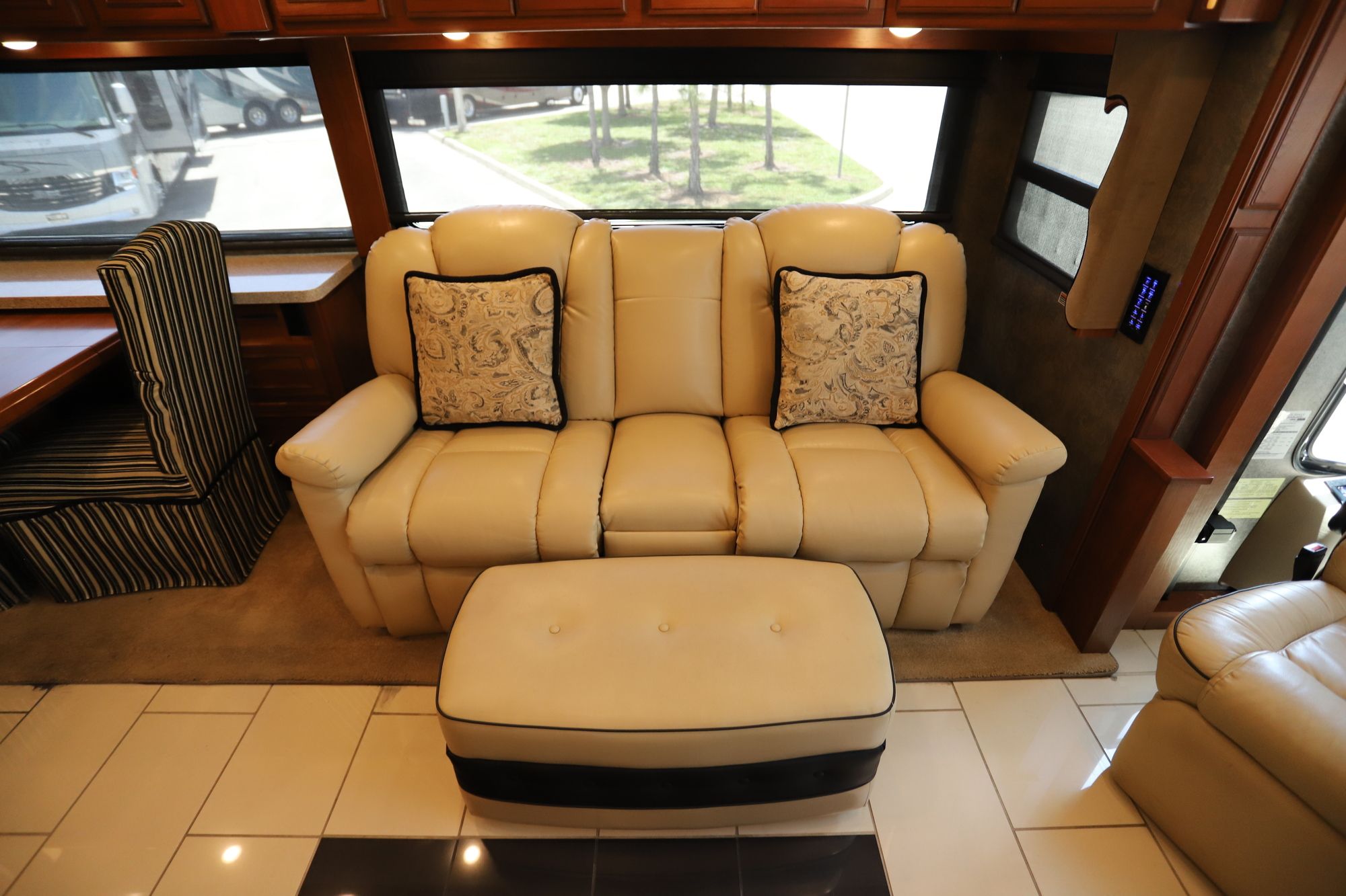 Used 2017 Winnebago Grand Tour 42RL Class A  For Sale