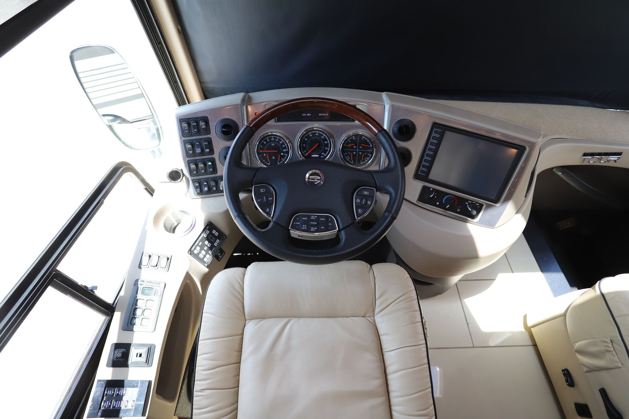 Used 2017 Winnebago Grand Tour 42RL Class A  For Sale
