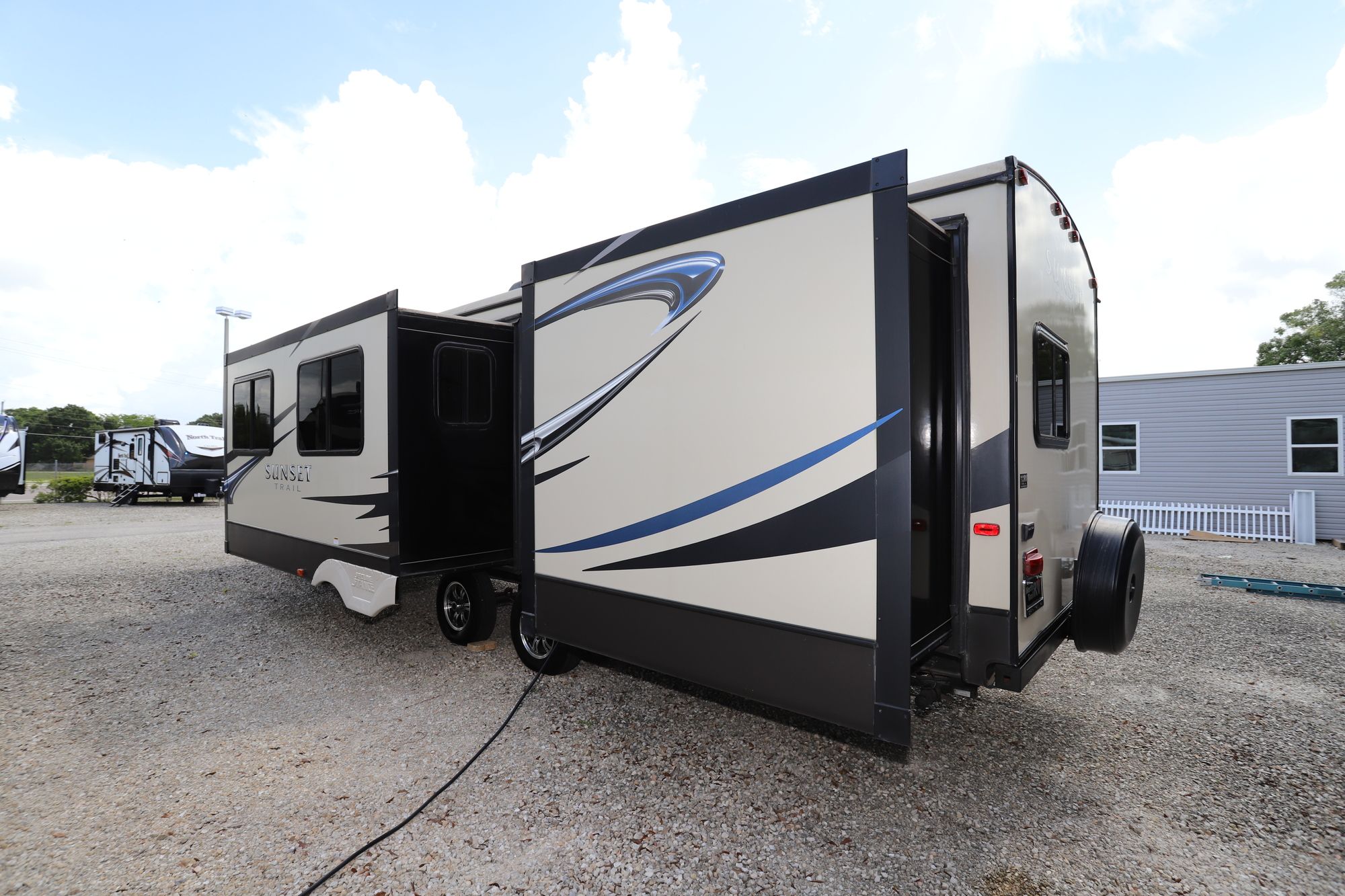 Used 2015 Crossroads Sunset Trail 32BH Travel Trailer  For Sale