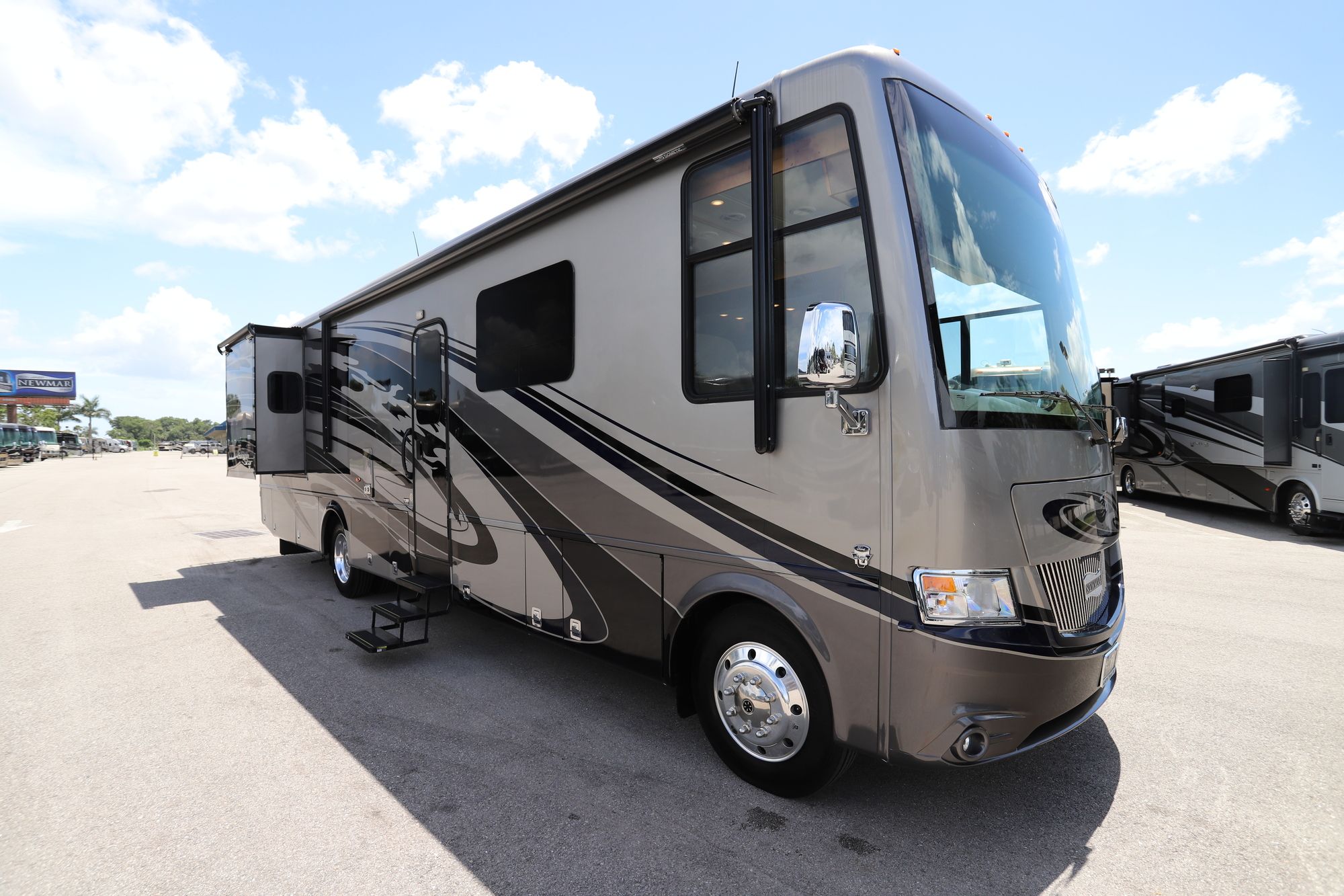 New 2019 Newmar Canyon Star 3723 Class A  For Sale