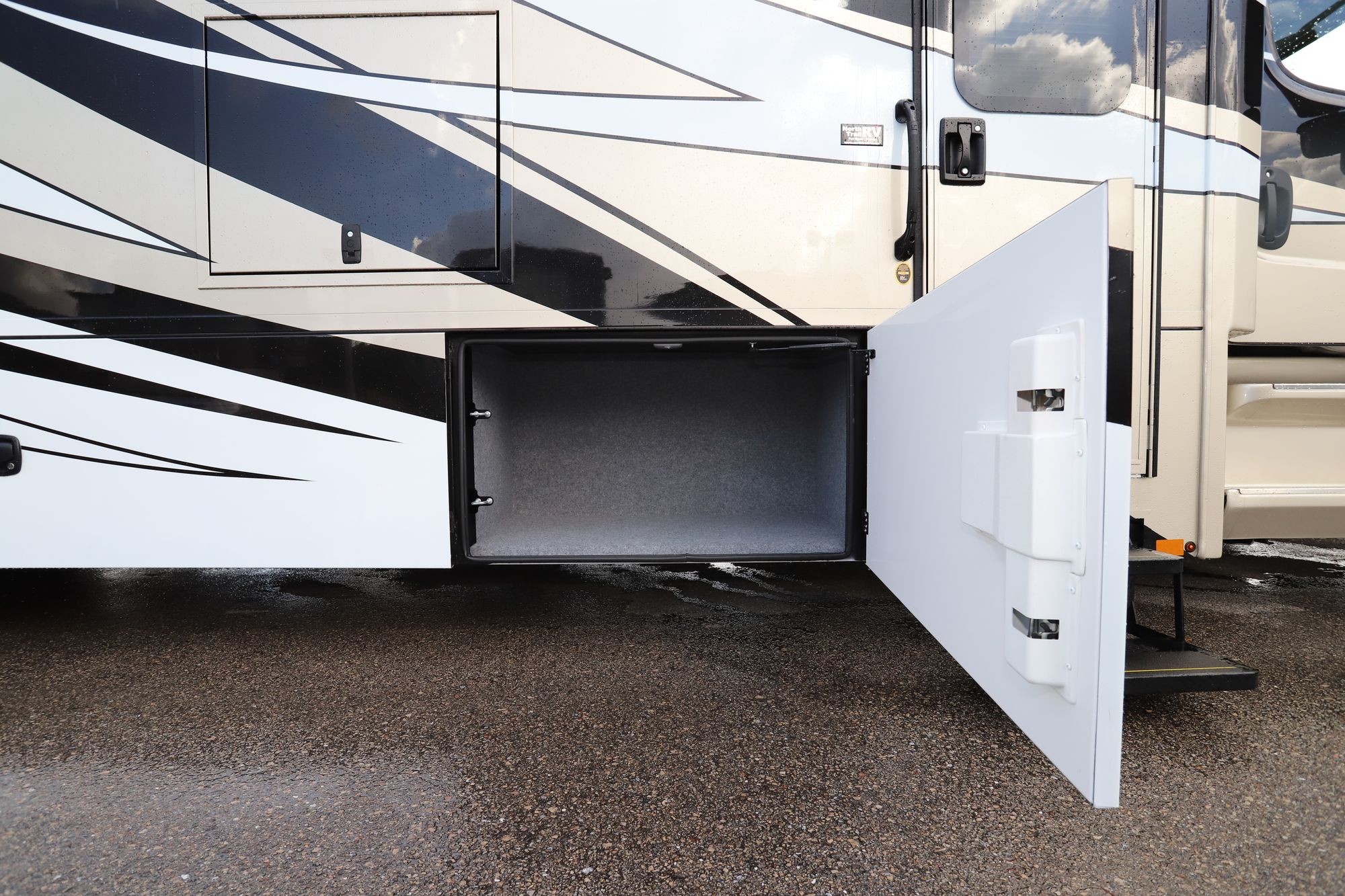 New 2021 Renegade Rv Verona 40VBH Super C  For Sale