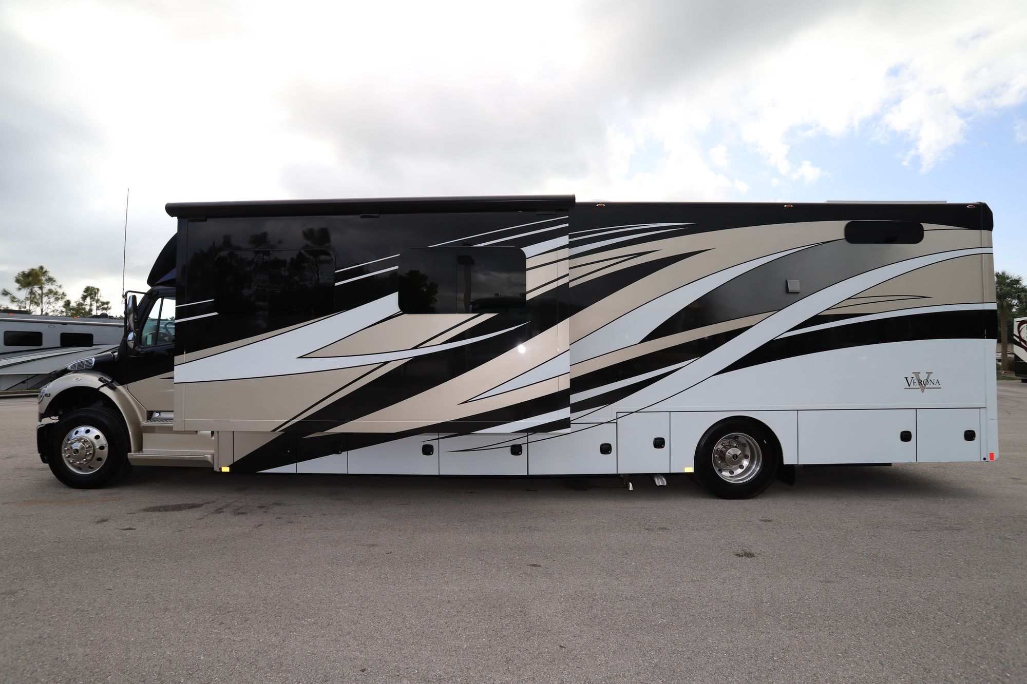 New 2021 Renegade Rv Verona 40VBH Super C  For Sale