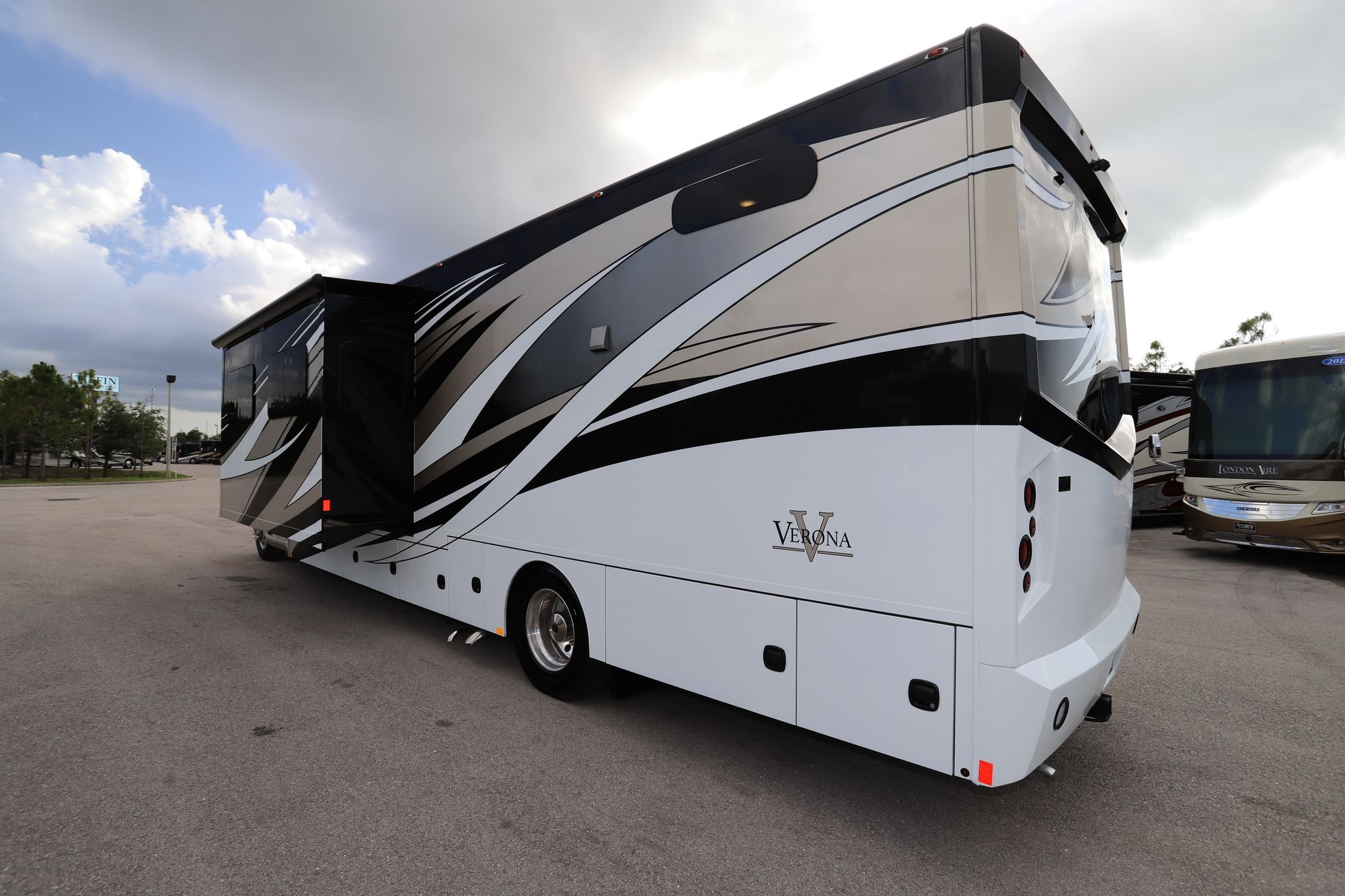 New 2021 Renegade Rv Verona 40VBH Super C  For Sale