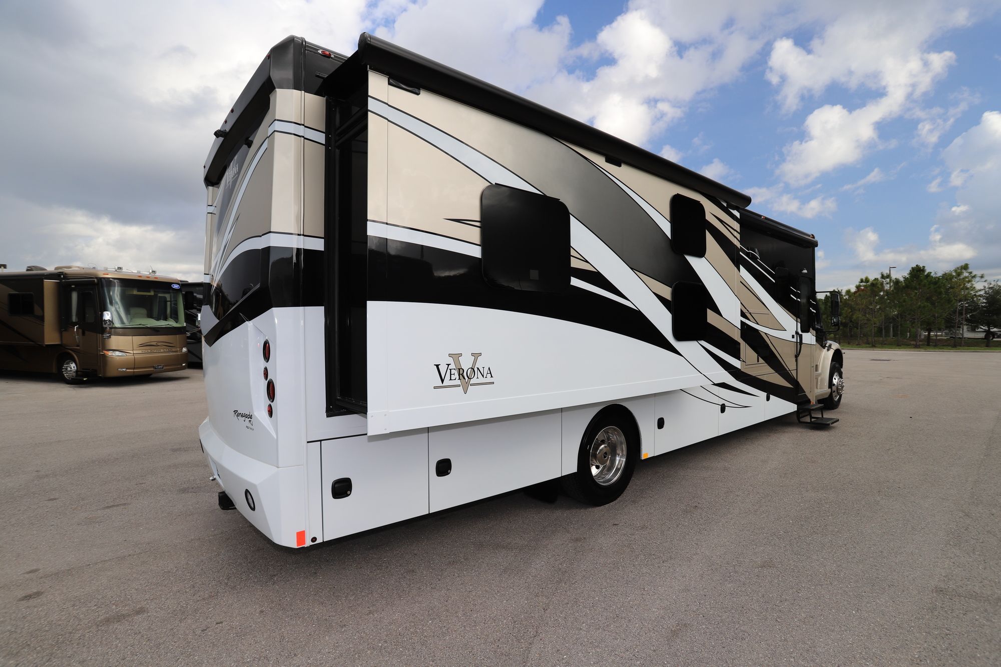 New 2021 Renegade Rv Verona 40VBH Super C  For Sale