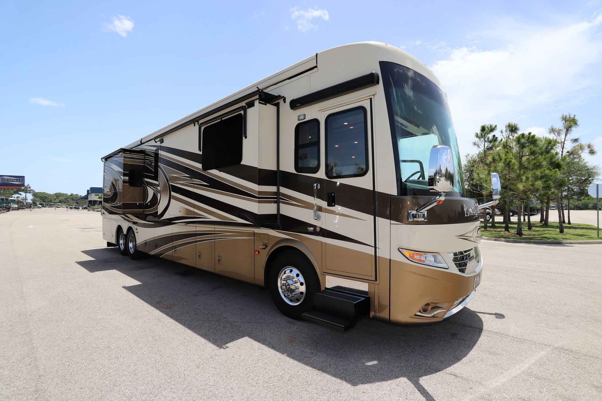 Used 2015 Newmar London Aire 4503 Class A  For Sale