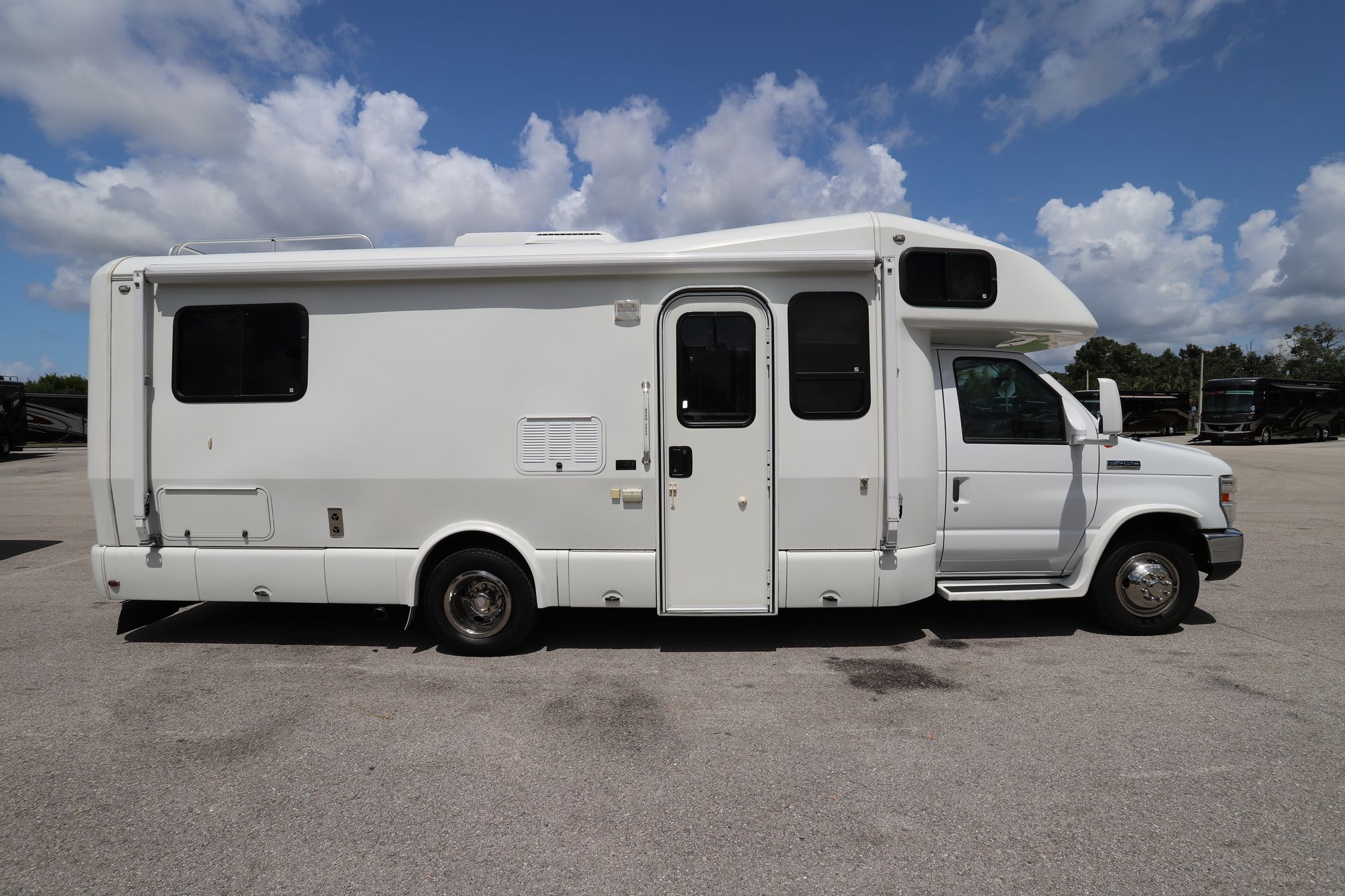 Used 2011 Born Free 27 27RSB Class C  For Sale