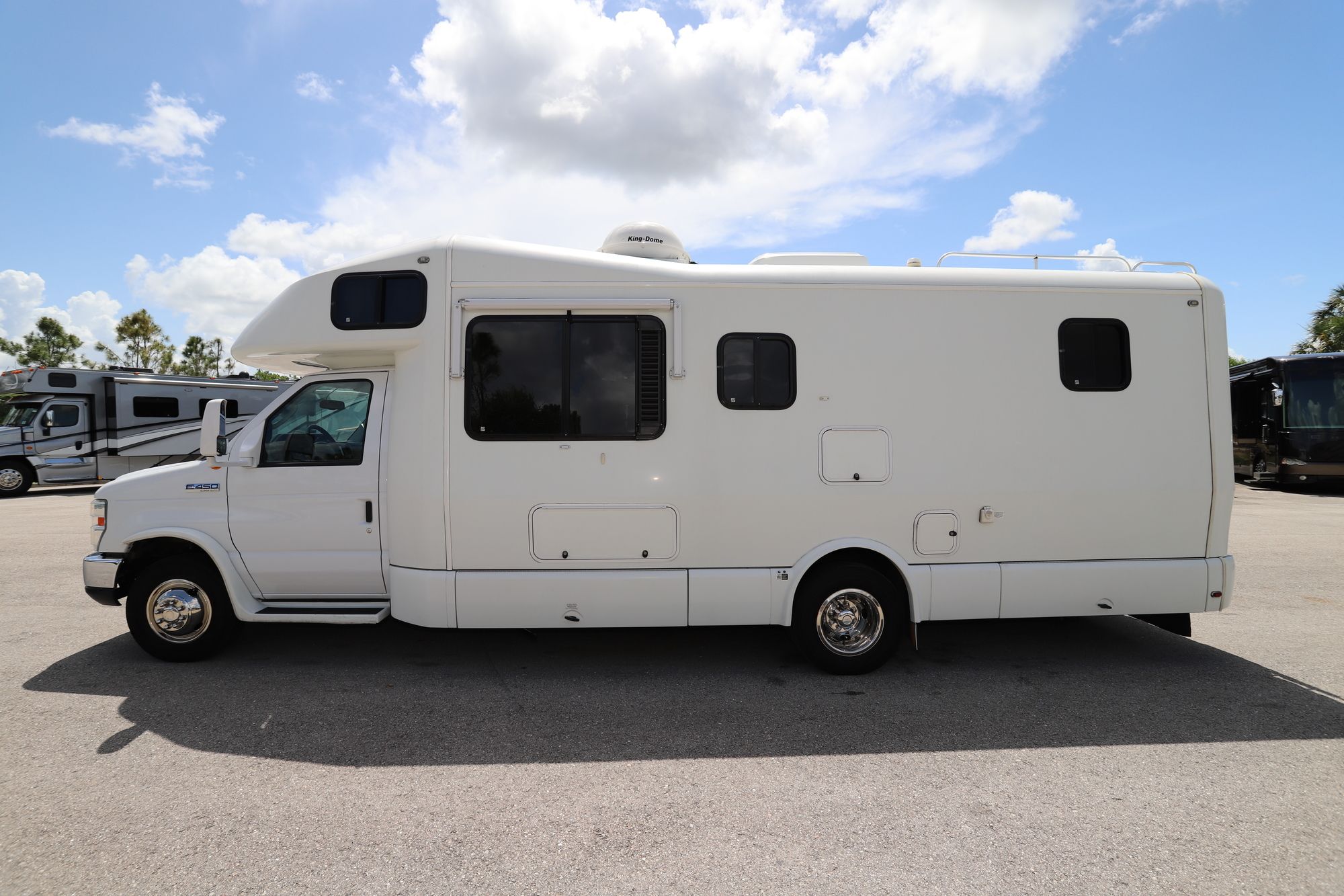 Used 2011 Born Free 27 27RSB Class C  For Sale