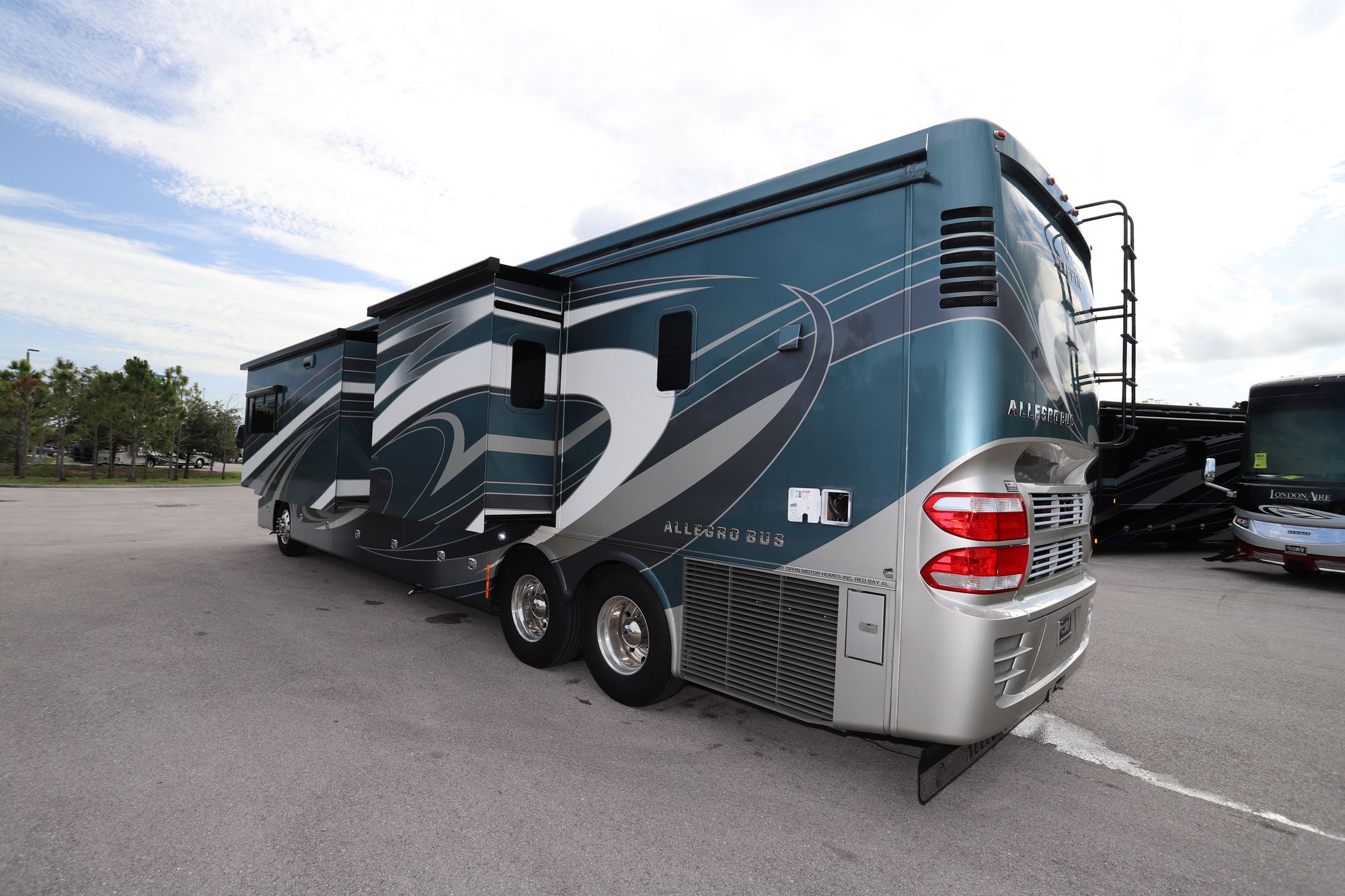 Used 2018 Tiffin Motor Homes Allegro Bus 45OPP Class A  For Sale