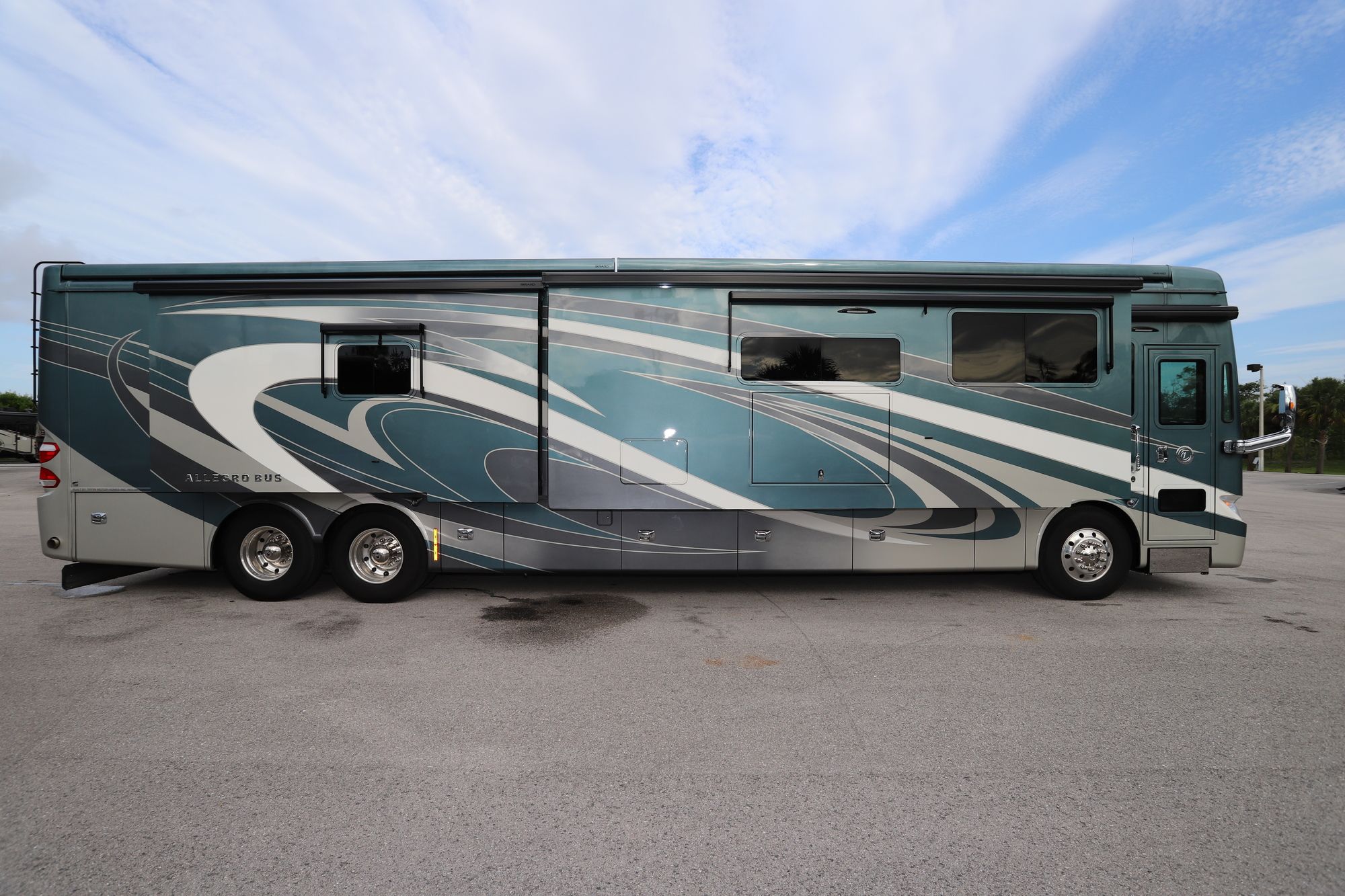 Used 2018 Tiffin Motor Homes Allegro Bus 45OPP Class A  For Sale