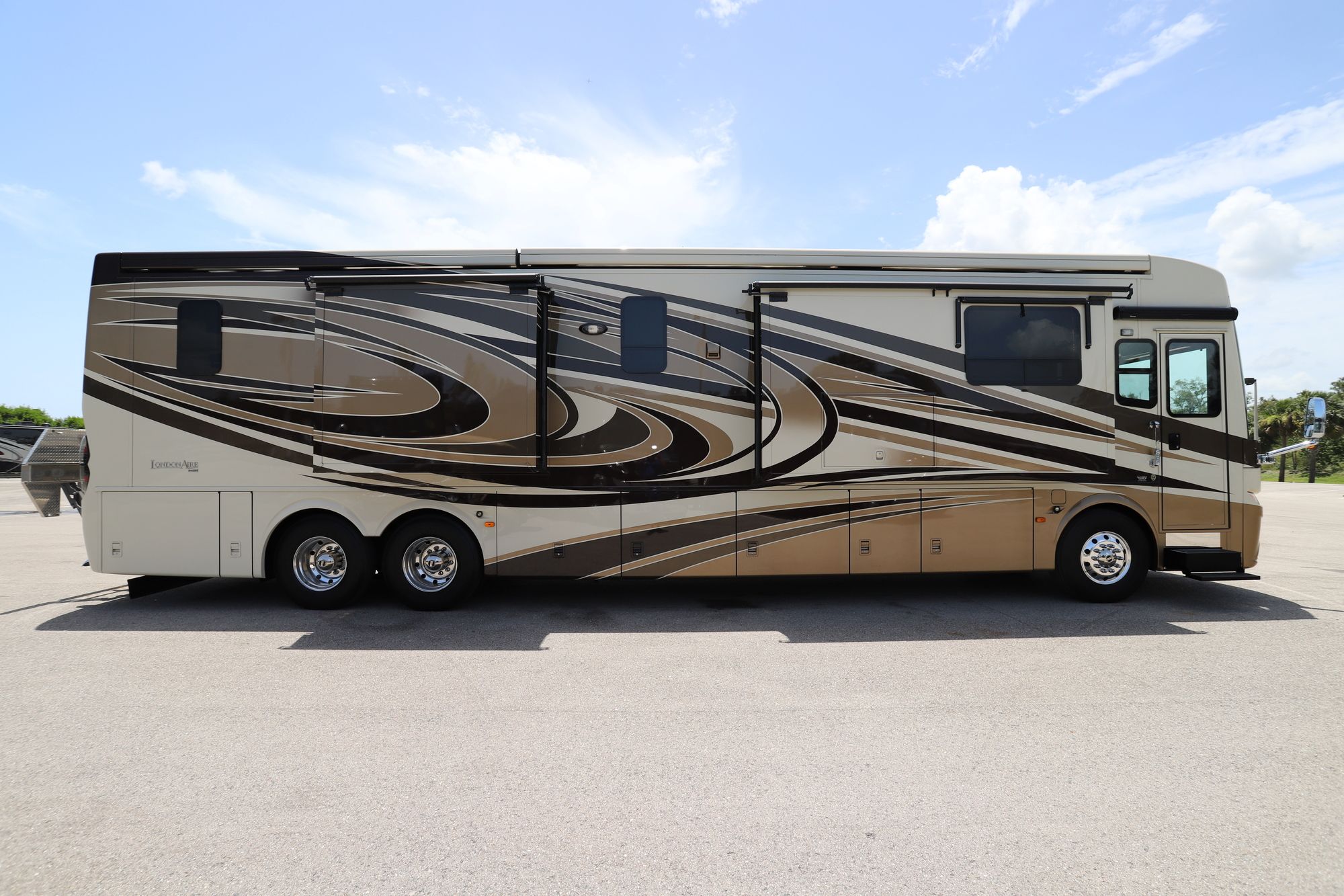 Used 2015 Newmar London Aire 4503 Class A  For Sale