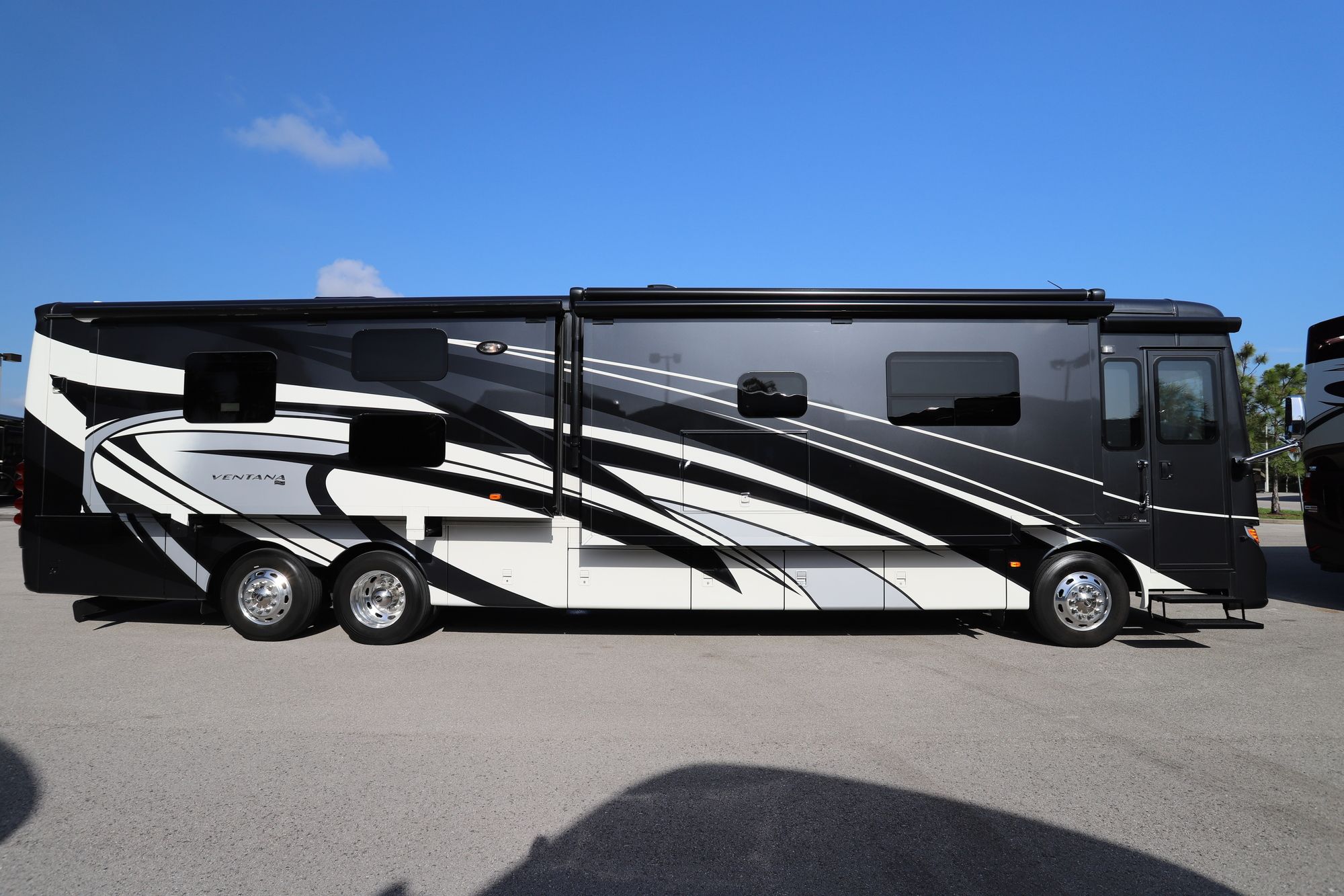 Used 2016 Newmar Ventana 4316 Class A  For Sale