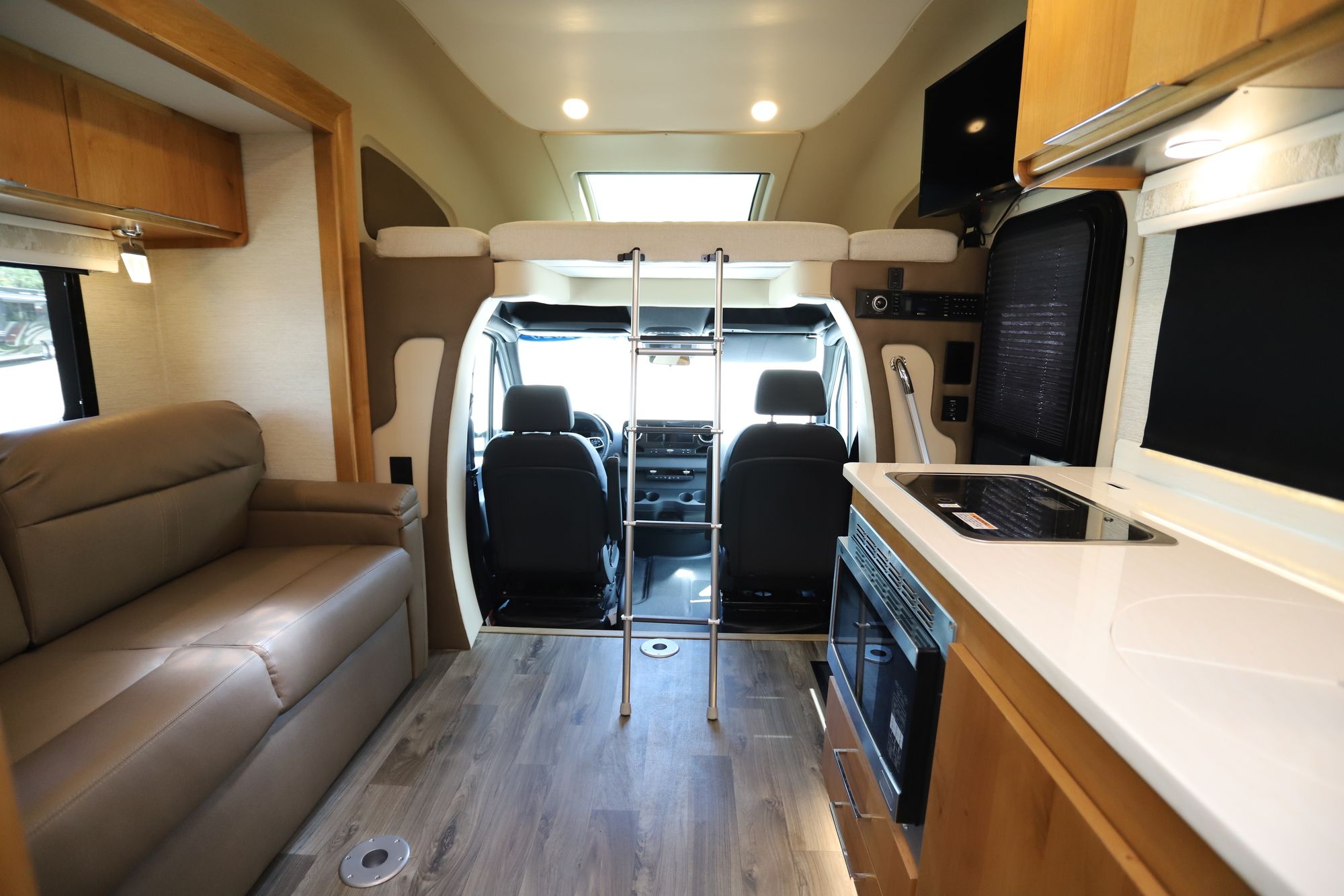 Used 2020 Tiffin Motor Homes Wayfarer 25QW Class C  For Sale