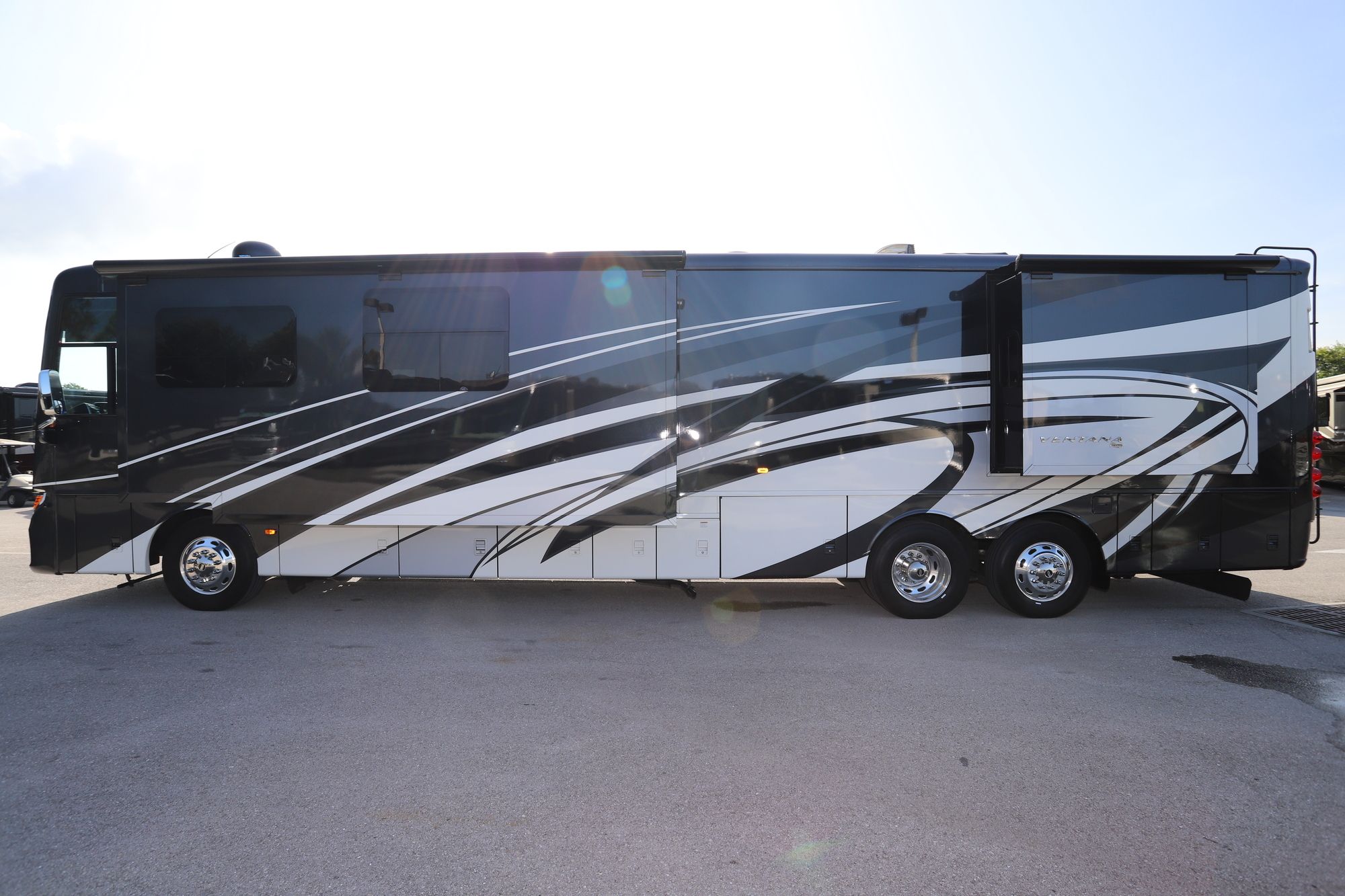 Used 2016 Newmar Ventana 4316 Class A  For Sale