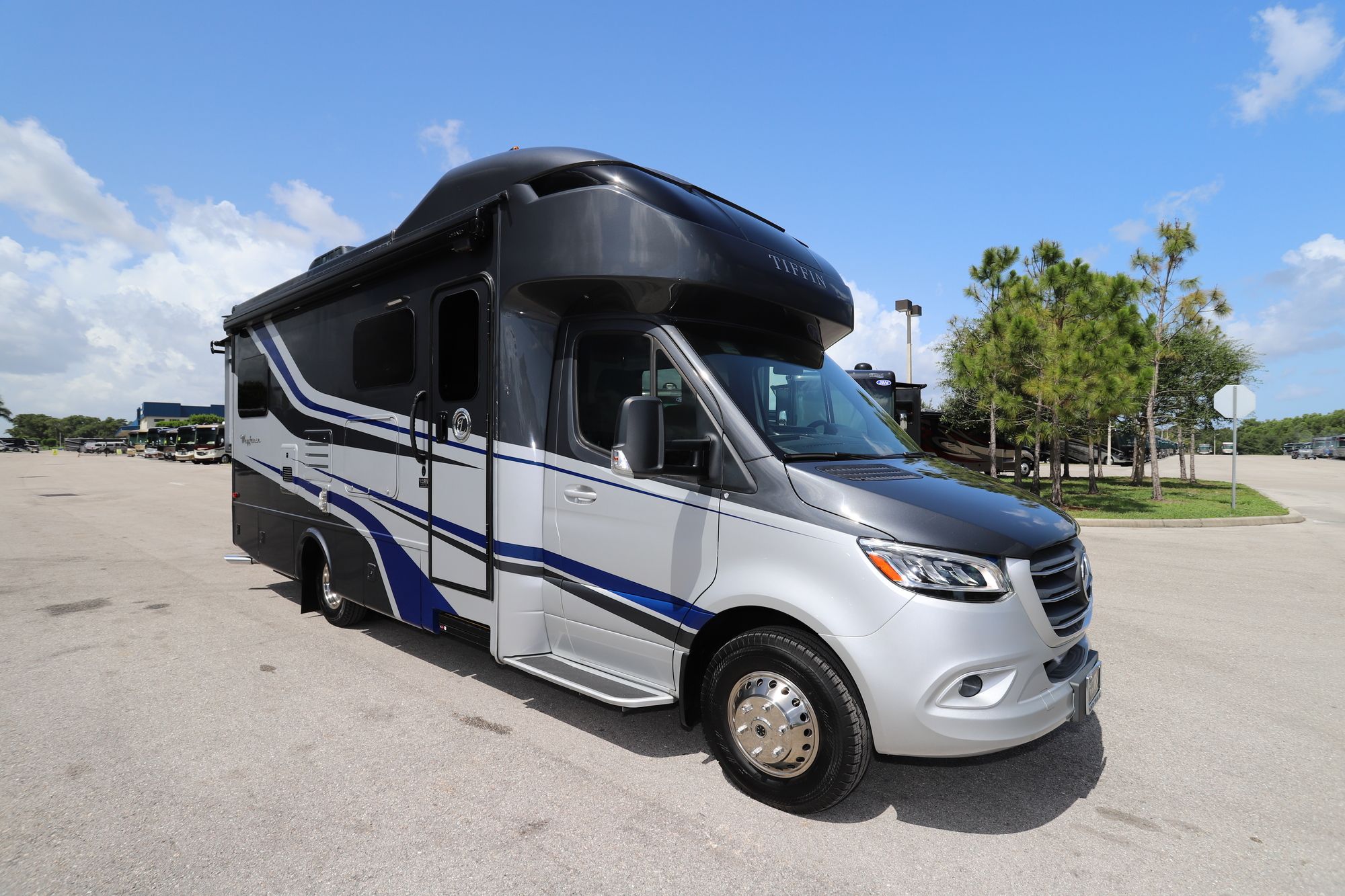 Used 2020 Tiffin Motor Homes Wayfarer 25QW Class C  For Sale