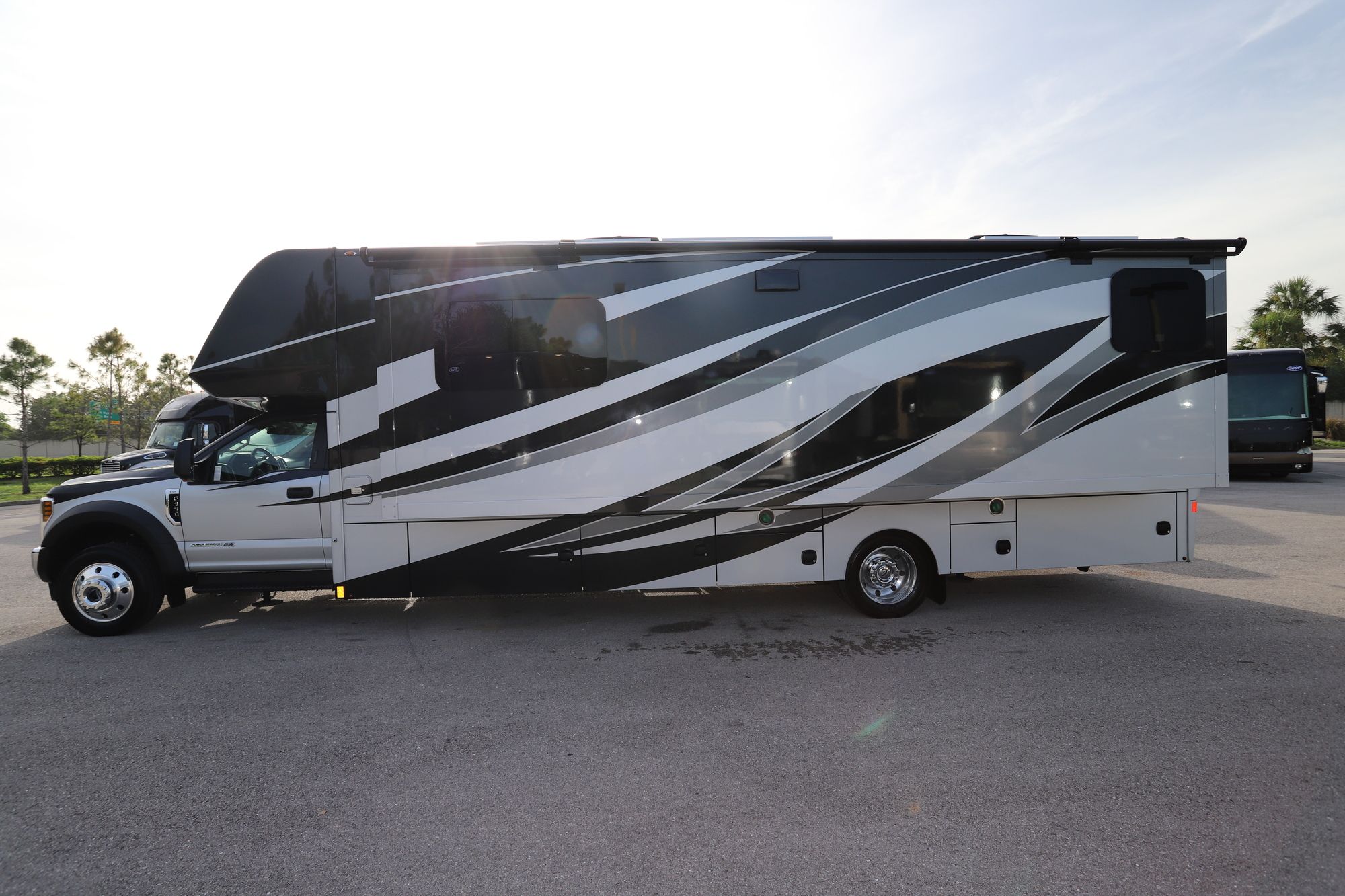 New 2021 Renegade Rv Veracruz 35FWS Class C  For Sale