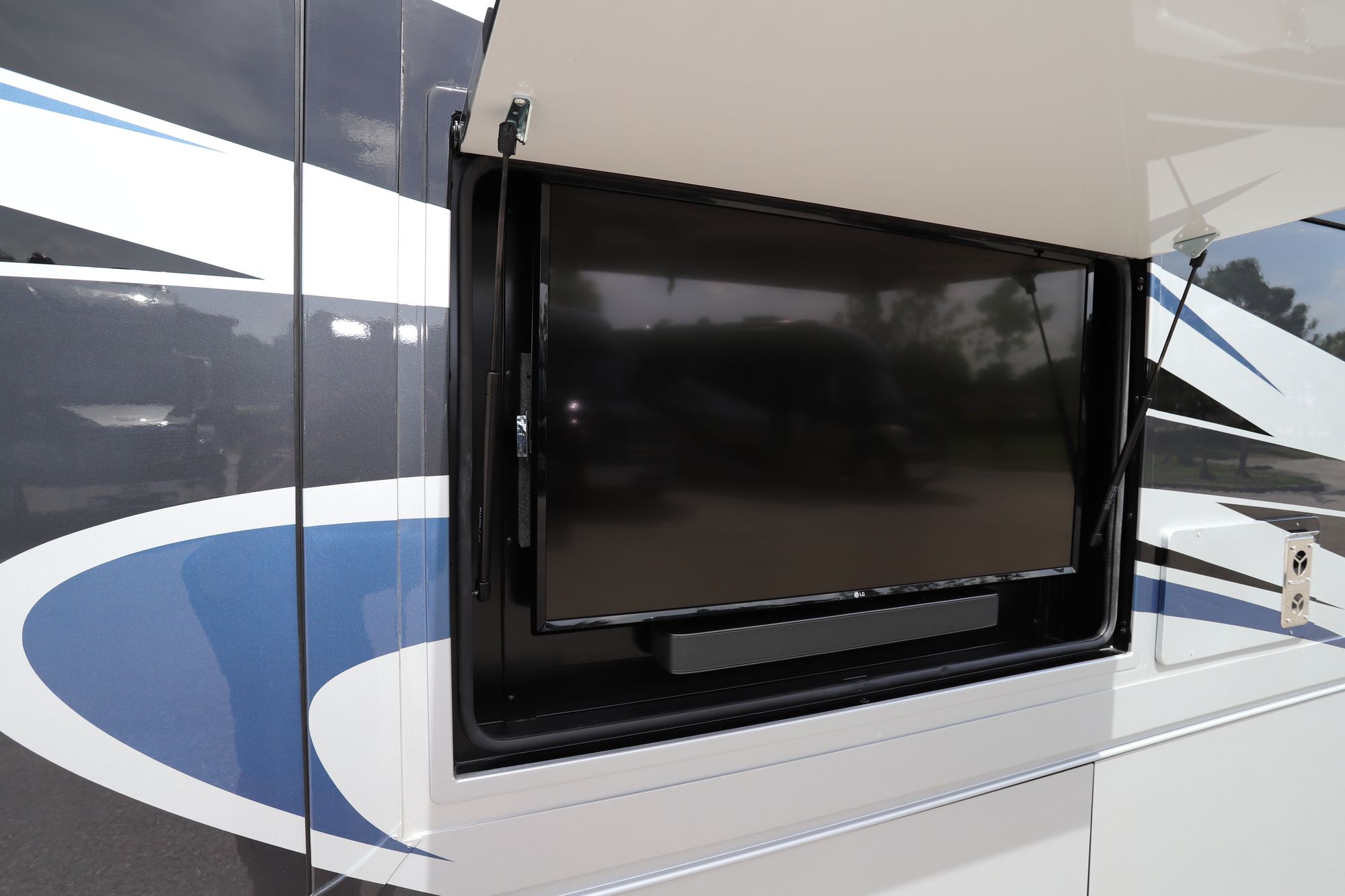 New 2020 Tiffin Motor Homes Phaeton 40QBH Class A  For Sale