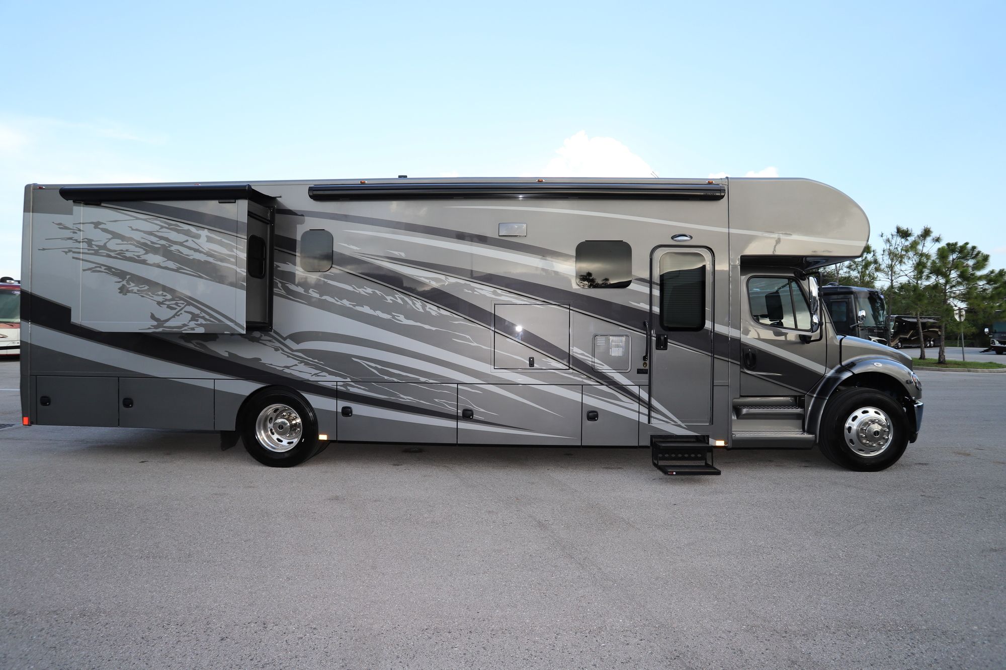 New 2021 Renegade Rv Valencia 38RB Super C  For Sale