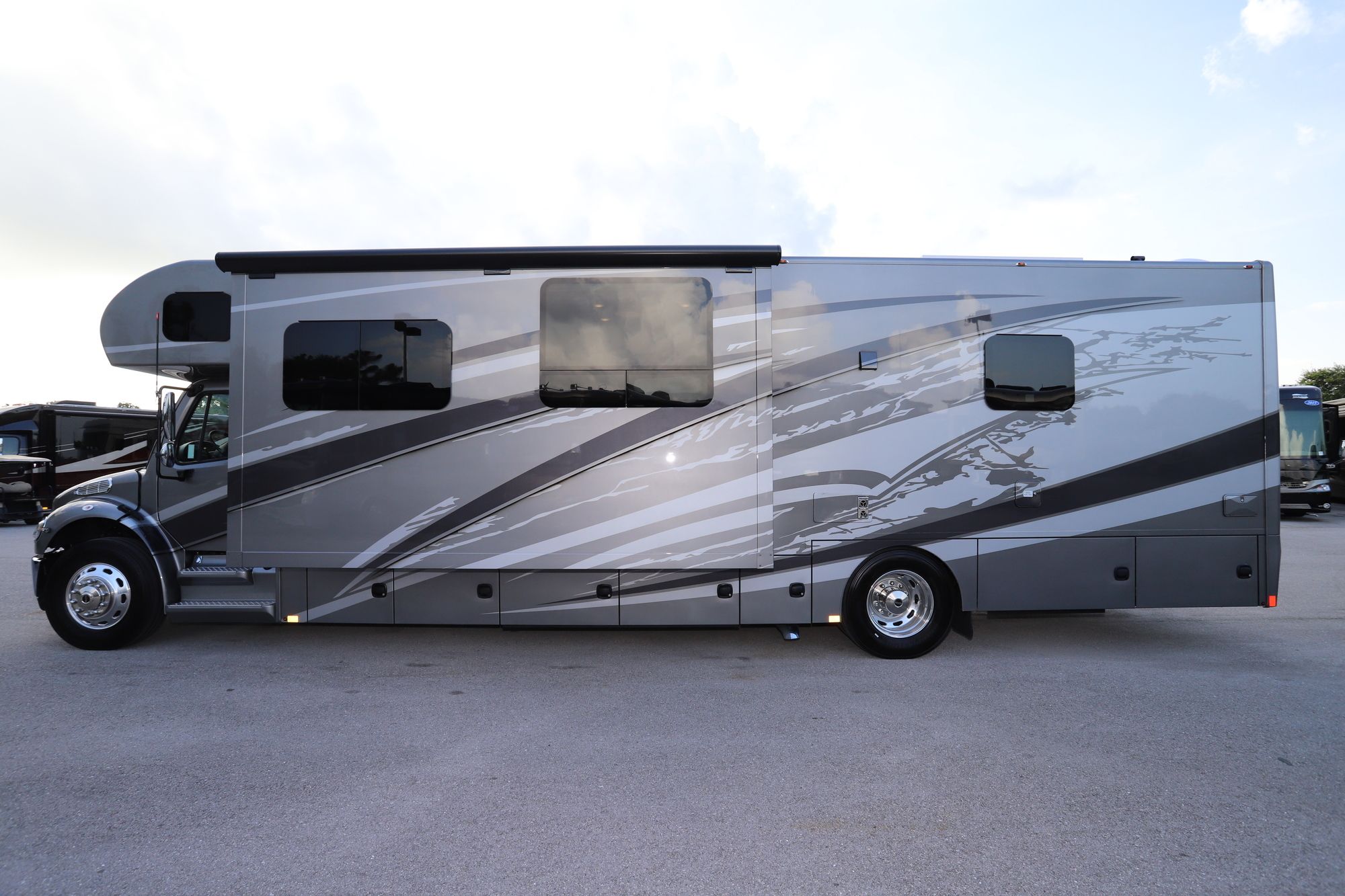 New 2021 Renegade Rv Valencia 38RB Super C  For Sale