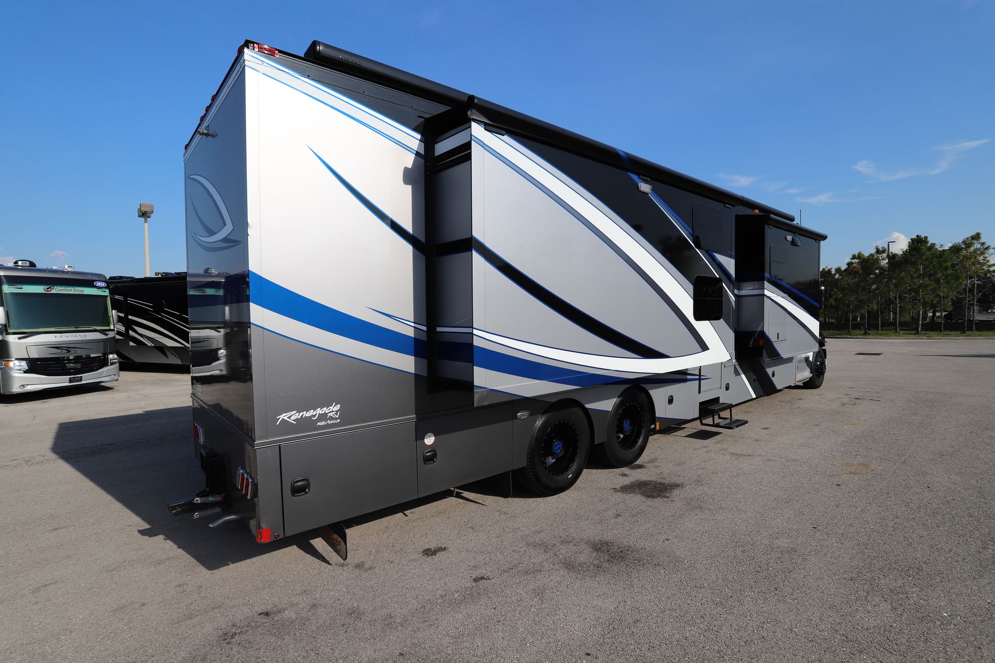 Used 2019 Renegade Rv Classic 45CBK Super C  For Sale