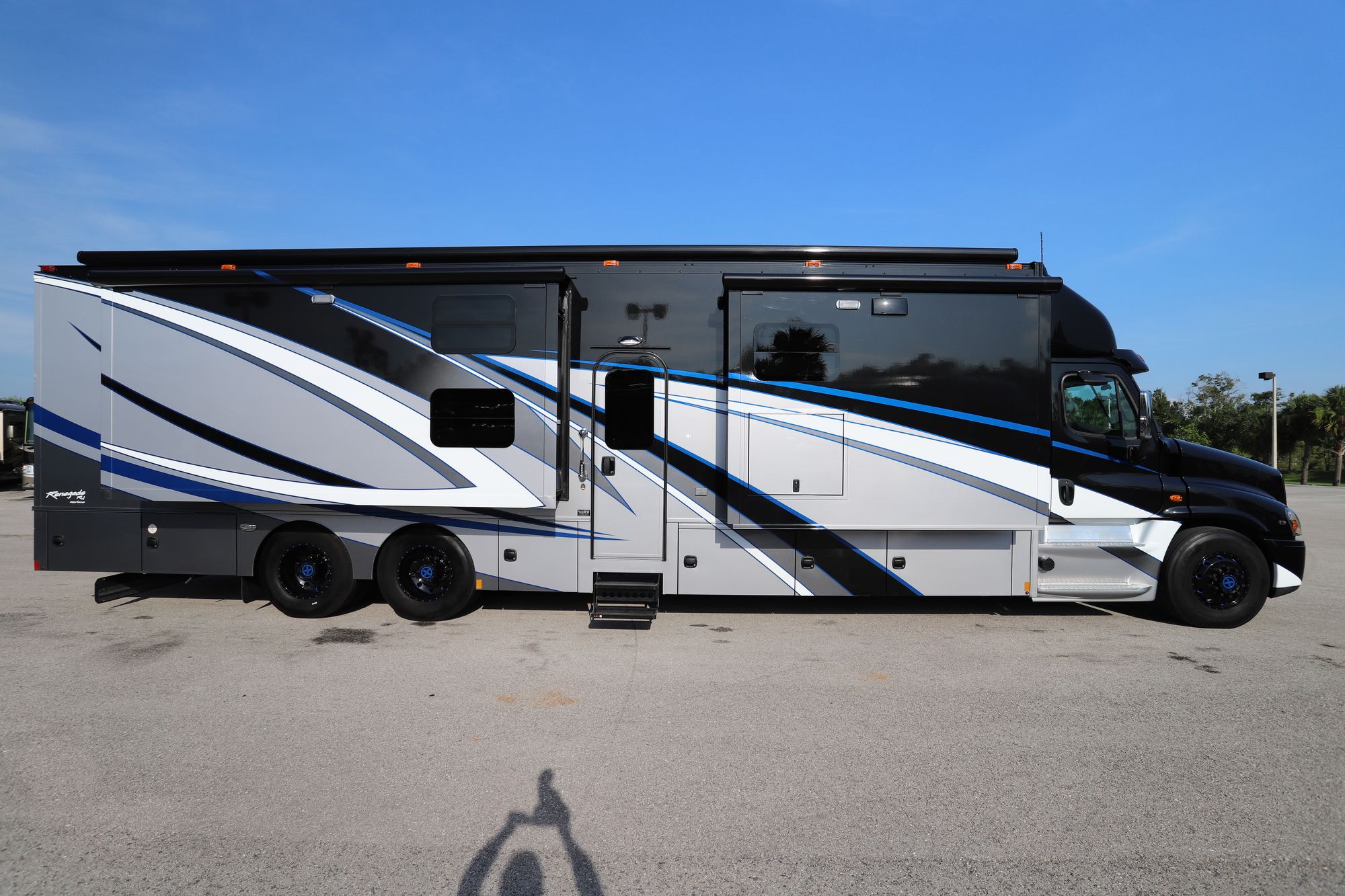 Used 2019 Renegade Rv Classic 45CBK Super C  For Sale