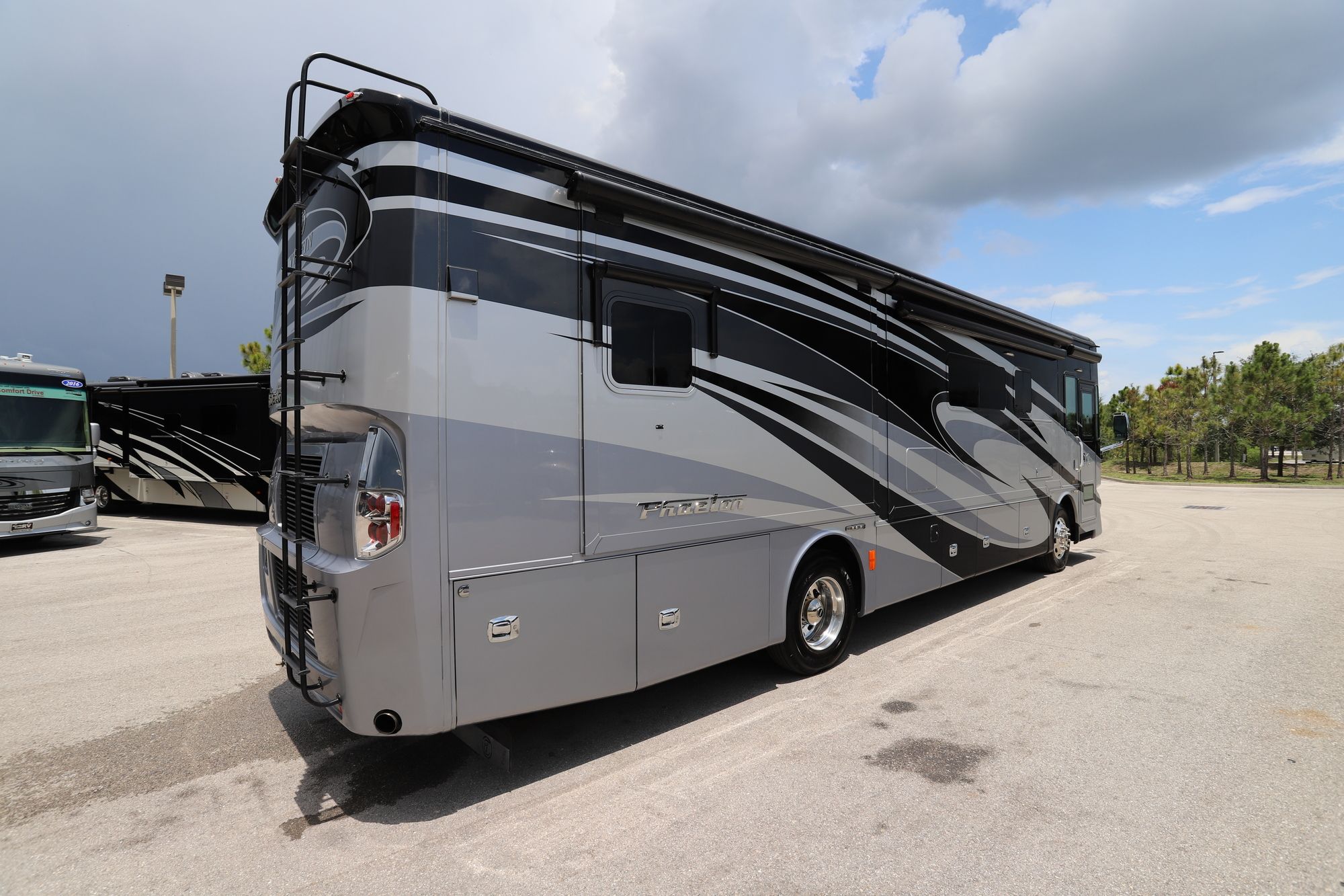 Used 2017 Tiffin Motor Homes Phaeton 36GH Class A  For Sale