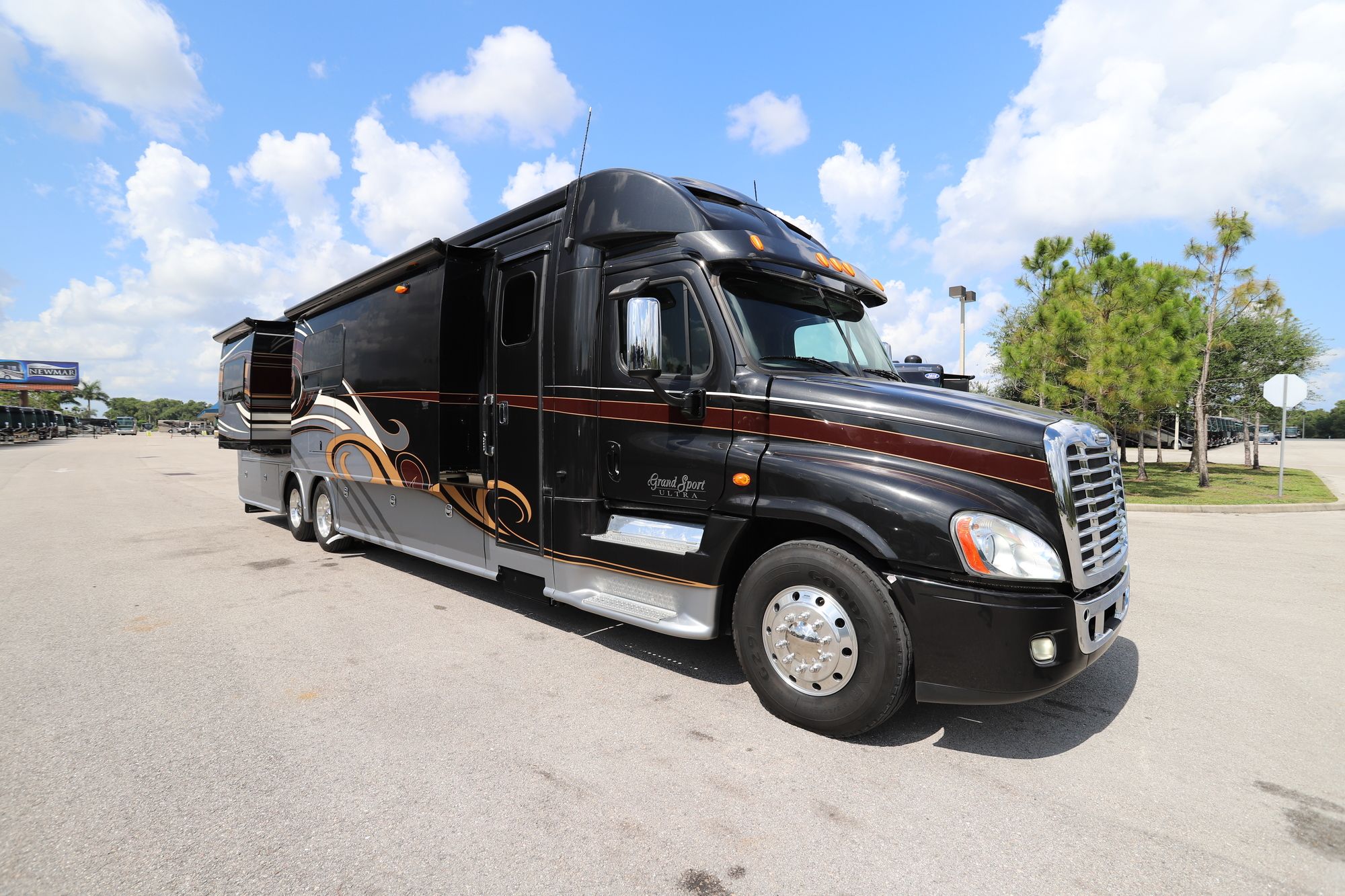 Used 2014 Forest River Grand Sport Ultra 453 Super C  For Sale