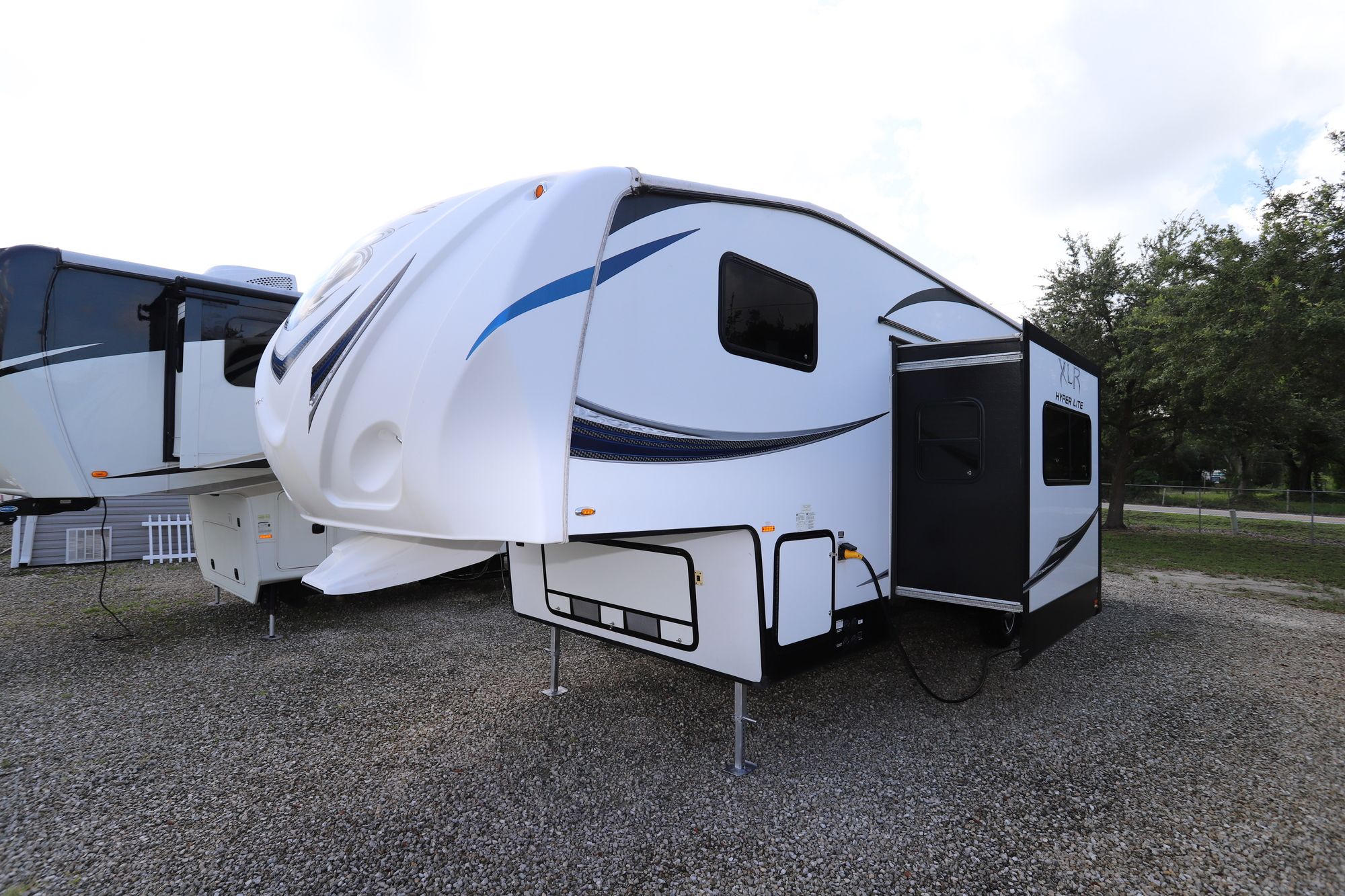 Used 2013 Forest River Hyperlightxlr 30HFS5 Fifth Wheel  For Sale