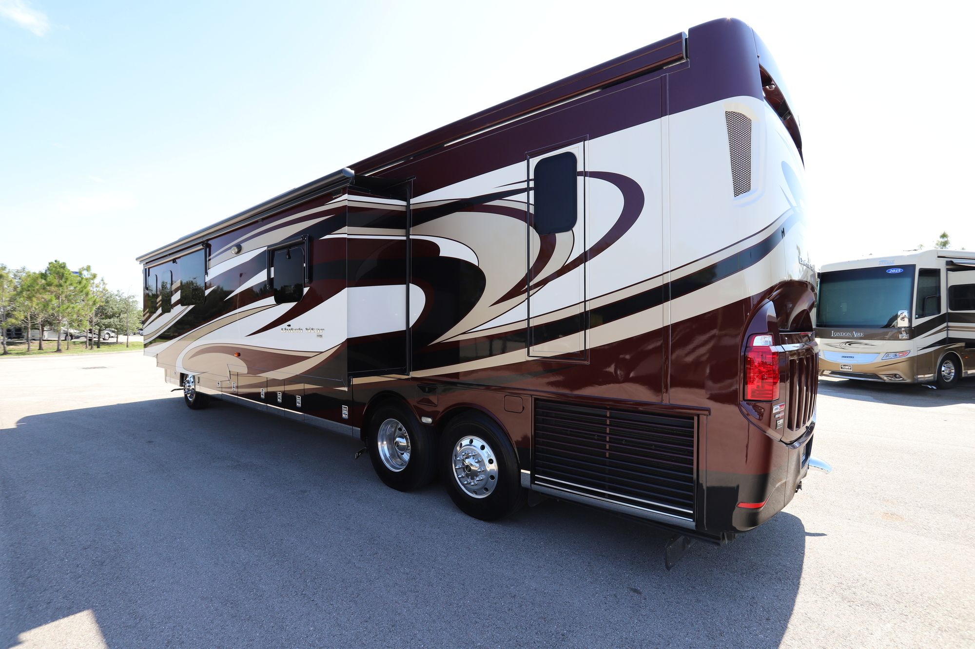 Used 2016 Newmar Dutch Star 4369 Class A  For Sale