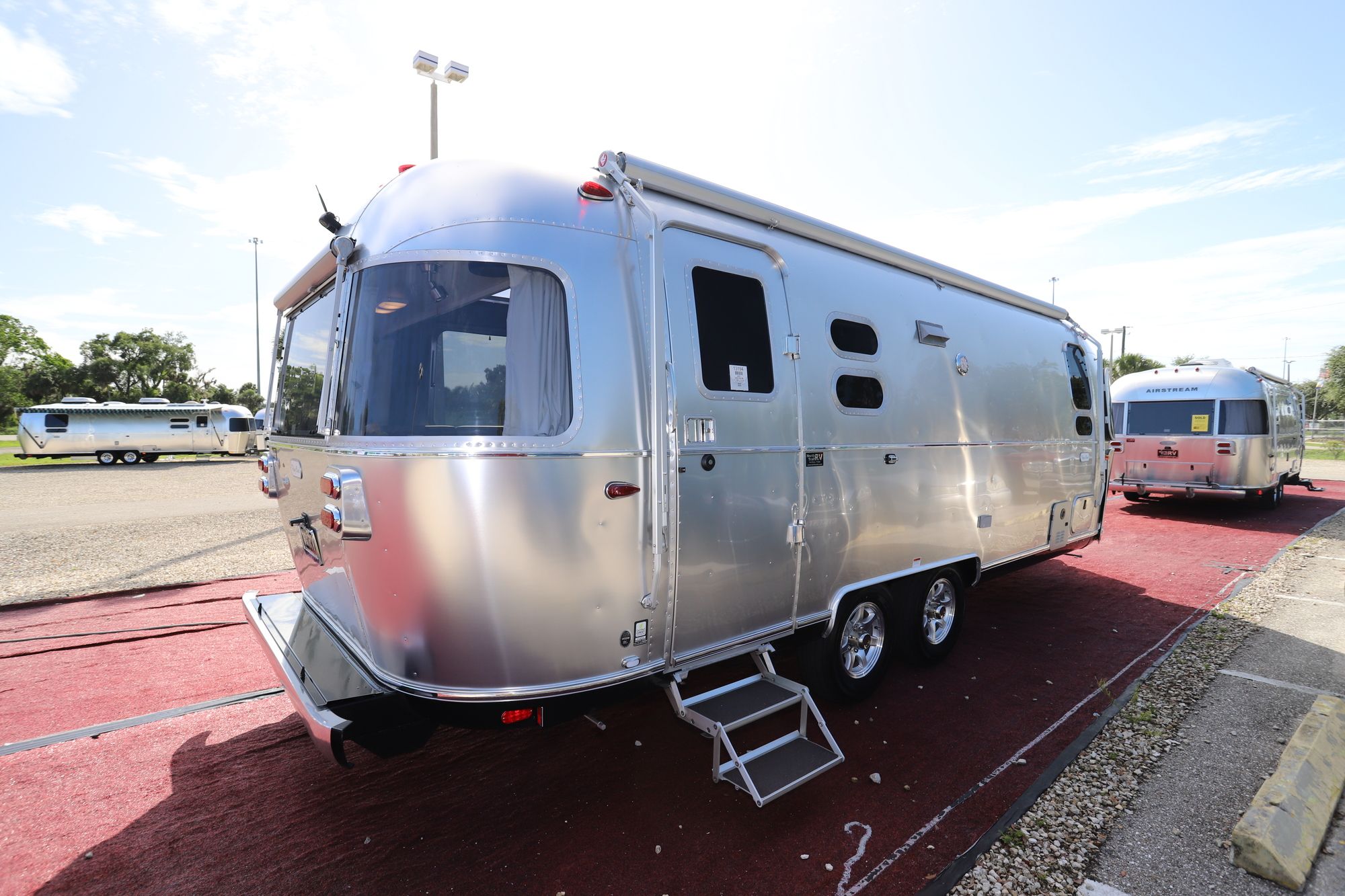 New 2021 Airstream Flying Cloud 25FB Travel Trailer  For Sale